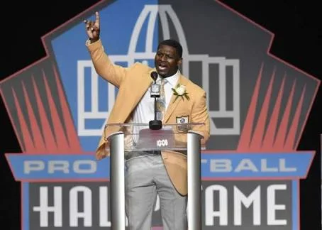LaDanian Tomlinson: "On America’s team, let’s not choose to be against one another" pro football Hall of Fame: 2017