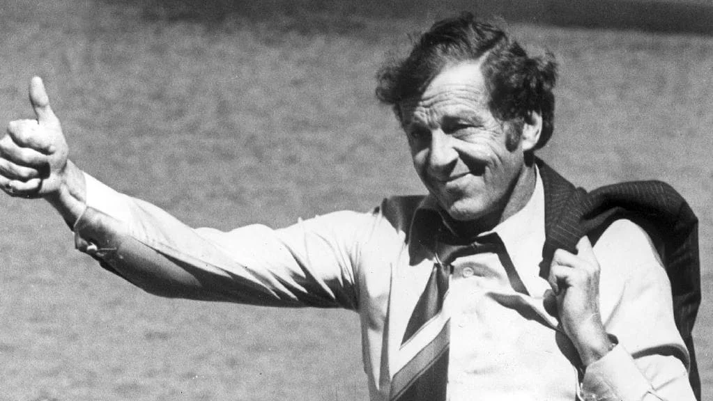 Don Chipp: 'May I say that I have become disenchanted with party politics', resignation from Liberal Party - 1977