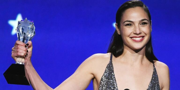 Gal Gadot: ' I want to share this award with all the women and men who stand for what's right', #SeeHer Critics Choice Award - 2018 