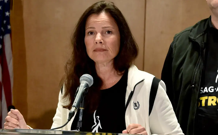 Fran Drescher: 'We are labour, and we stand tall!', SAG-AFTRS press conference - 2023