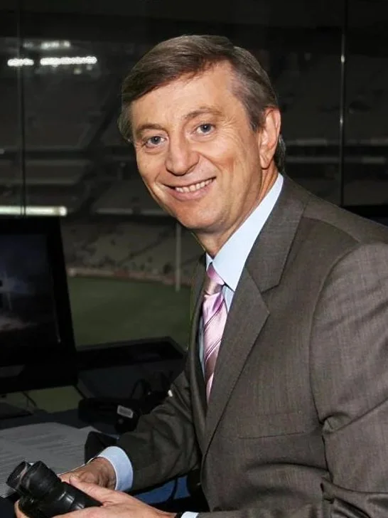 Dennis Cometti: 'Do you  know about the tradition of the two envelopes?', Television Broadcaster of the Year, AFMA -  2002 