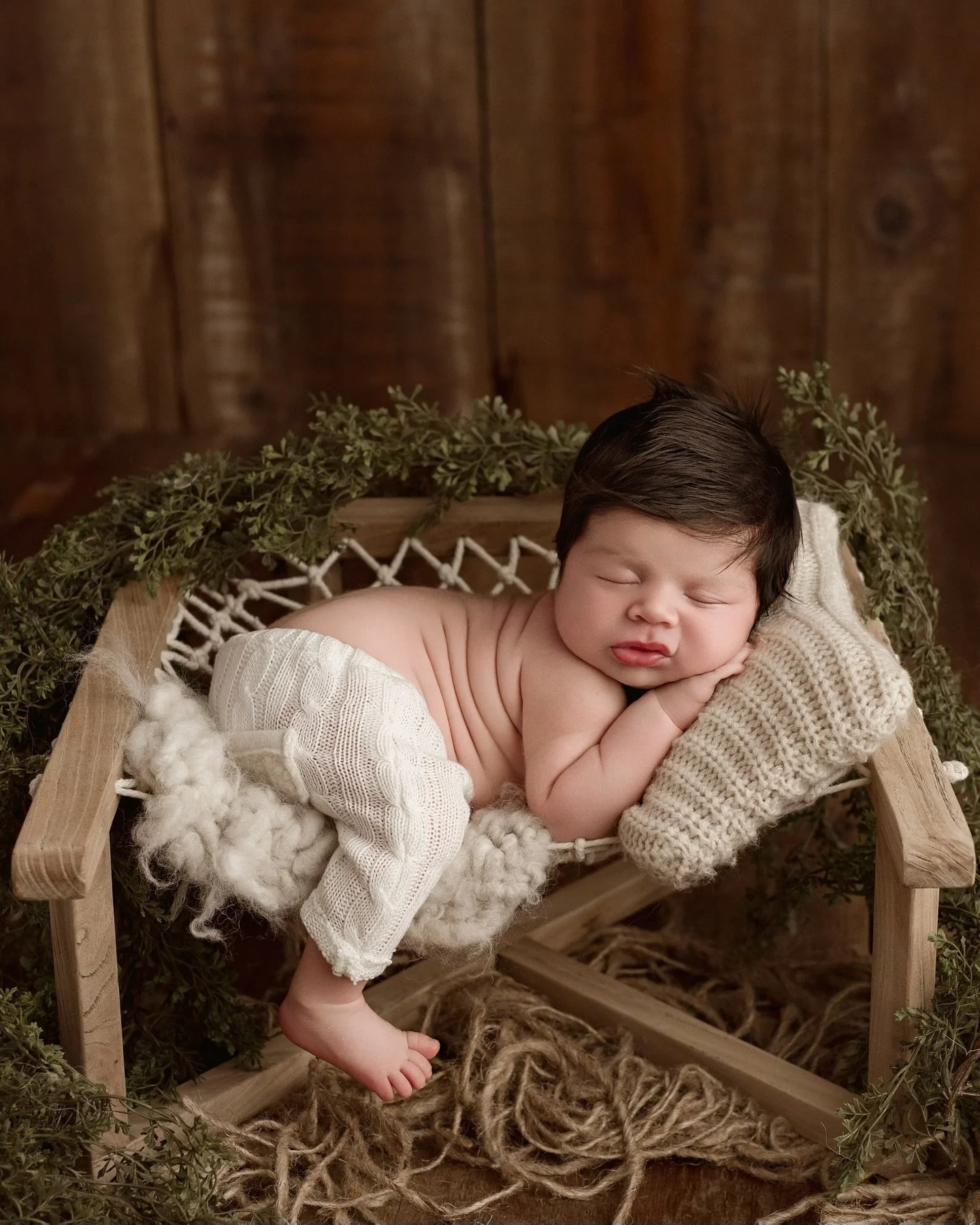 Lukas with the best head of hair and baby rolls β¨ 
.
.
.
.
.
.
.
#lodinewbornphotographer #lodibabyphotographer #sacramentonewbornphotographer #stocktonnewbornphotographer #bayareababyphotographer #bayareanewbornphotographer #galtnewbornphotographer