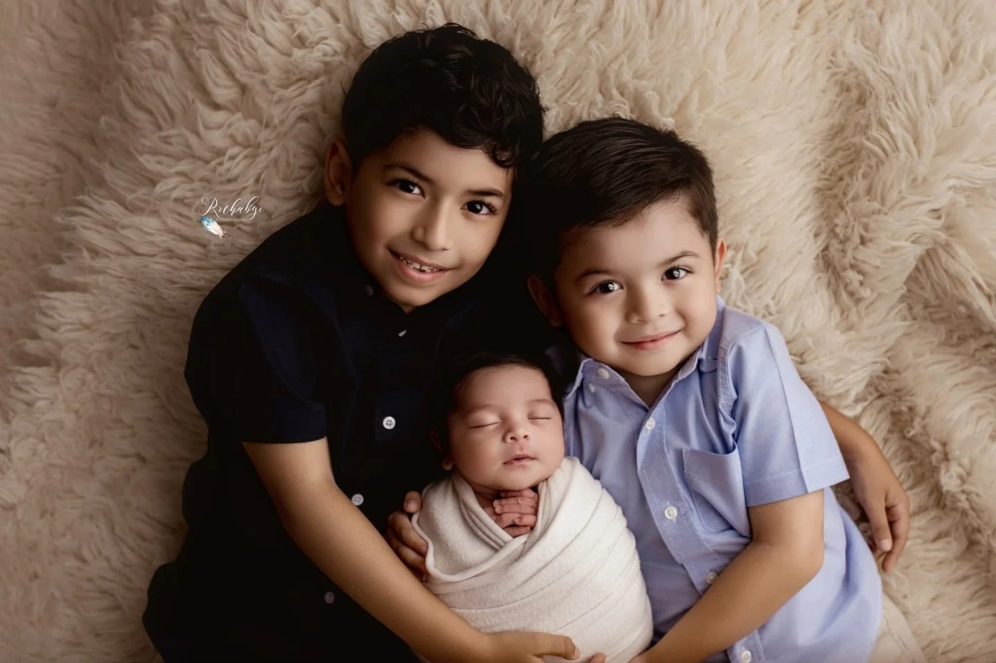 I’ve had the privilege of capturing this sweet family’s story from the very beginning - one baby at a time π€ Each session feels like revisiting a beautiful chapter and now seeing all three brothers together is such a full-circle moment