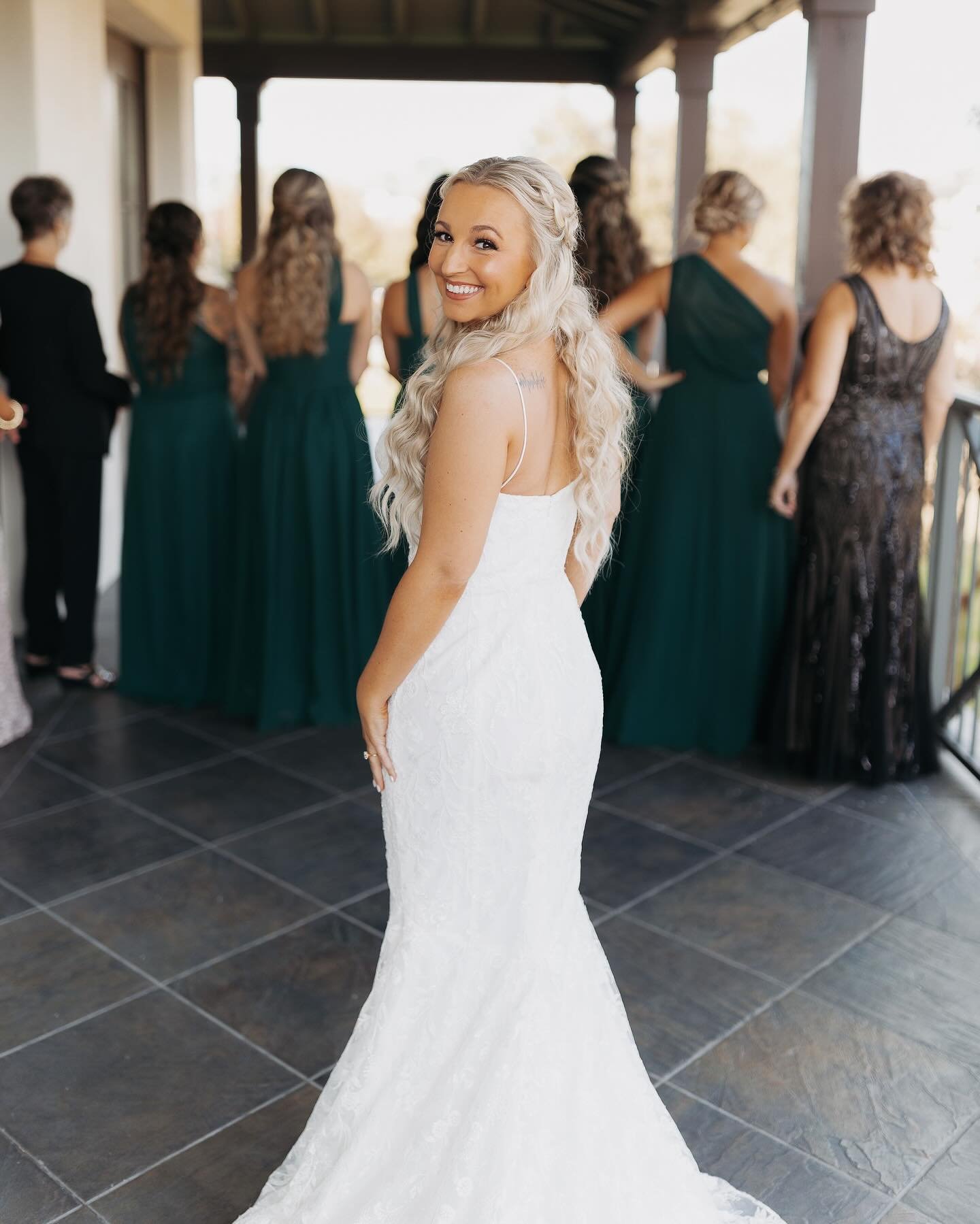 I love how Deanna&rsquo;s skin is glowing in all the photos!✨✨
Photography @shannonfriesphotography 
Venue @nocateecrosswaterhall 
Hair @jackie.maneeventhair 
#staugustinemakeupartist #staugustinemua #staugustinemakeup #staugustineweddings #staugusti