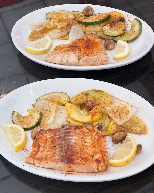In the mood for some salmon? Me too! π Pictured: Lunch portion, extra veggies, no rice
.
.
.
.
.
.
.
.
.
#greenolivesc #mediterraneanfood #turkishfood #eatfresh #eatlocal #supportlocal #southcarolina #colatown #sodacity #columbiasc #famouslyhot #colaeats #colatoday #allthingscolasc #columbiafoodies #foodporn #nationsbestbites #instafood #nomnom #hangryforhealth