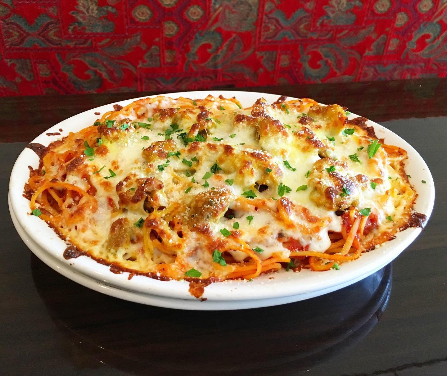 It is the perfect weather for our #ChickenParmesan! 🍝👌🏼 Grilled chicken served over linguini smothered with marinara and fresh mozzarella, then baked in the oven for that melted cheesy yummyness! You also get your choice of small salad or soup! #C