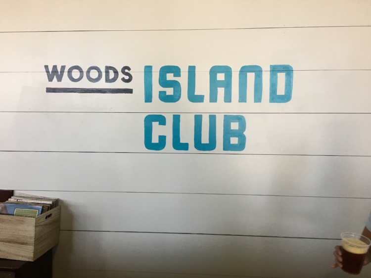 Like the name implies, this place feels like a club in a beach resort. Only the beach is in a parking lot.