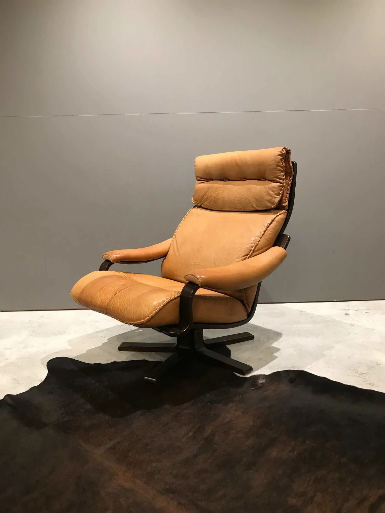 mid century swivel chairTHE HISTORY