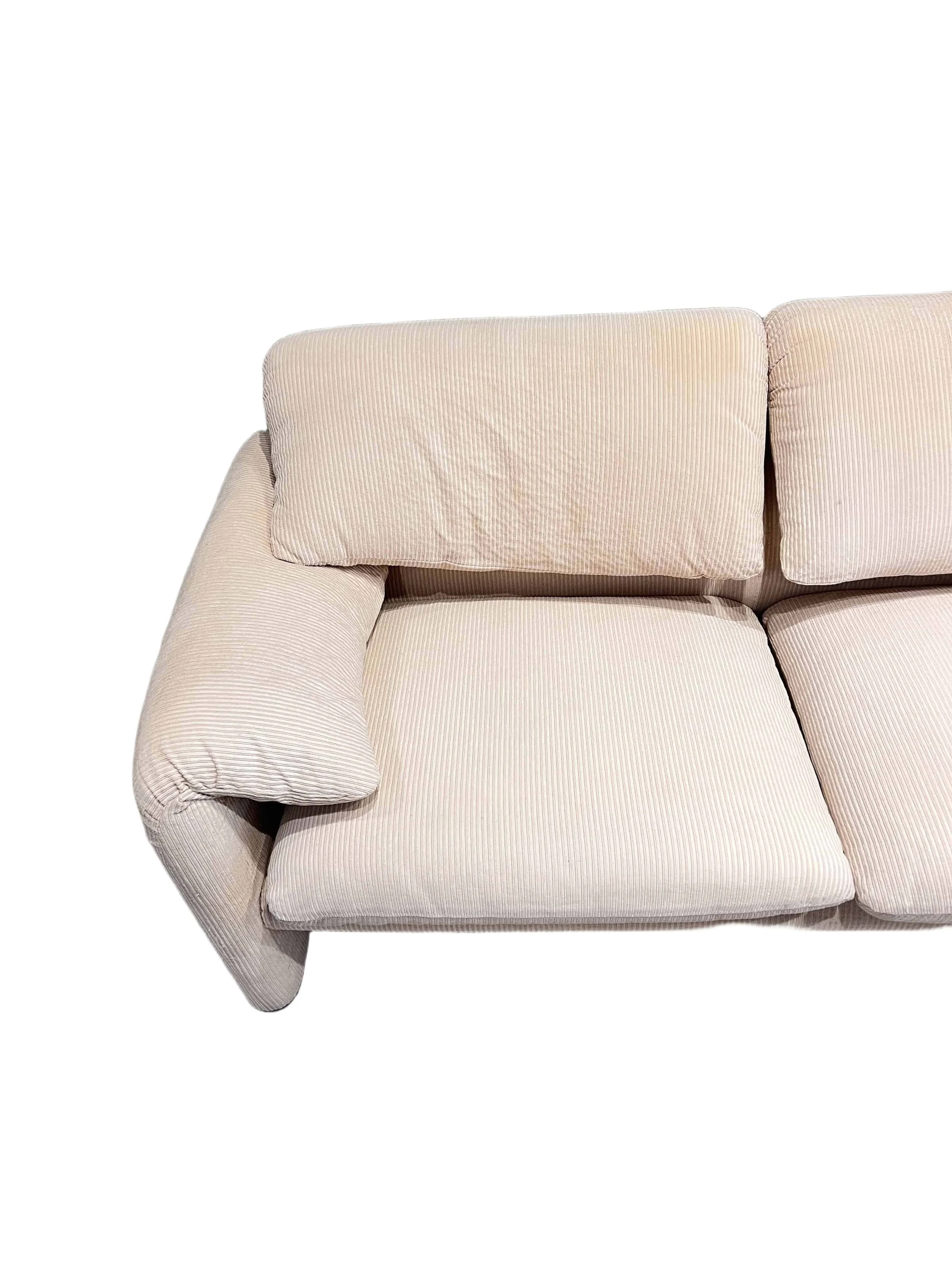 vico-magistretti-maralunga-cream-cord-upholstery_1_1.jpg