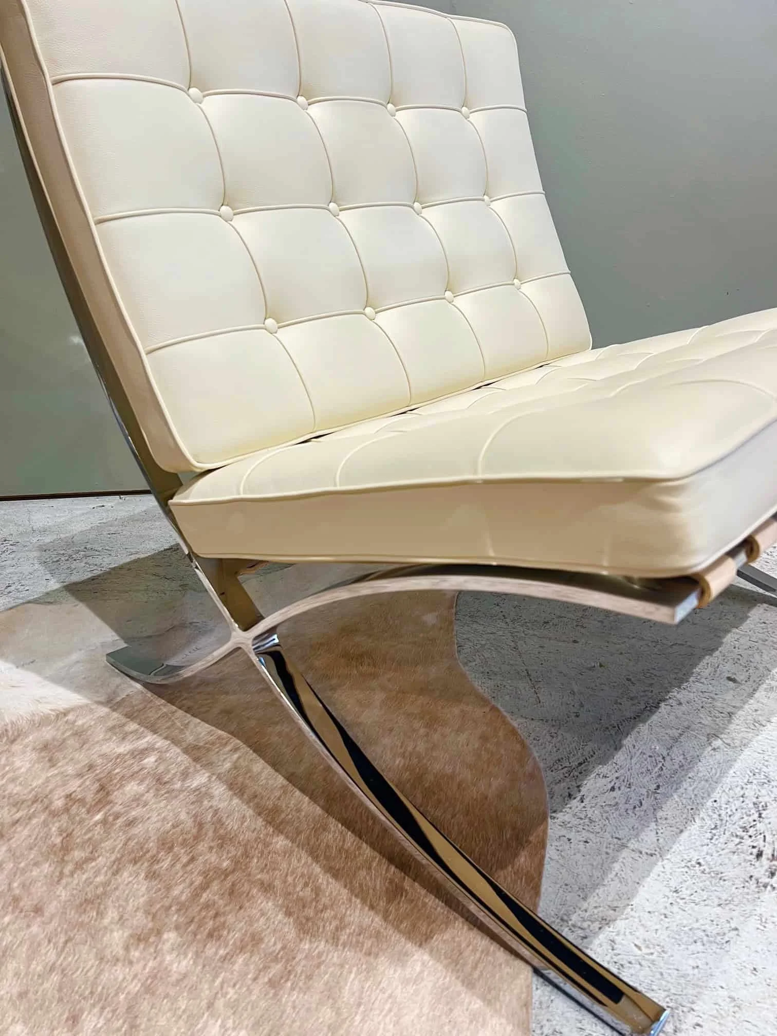 Original Vintage Barcelona chairsTHE HISTORY