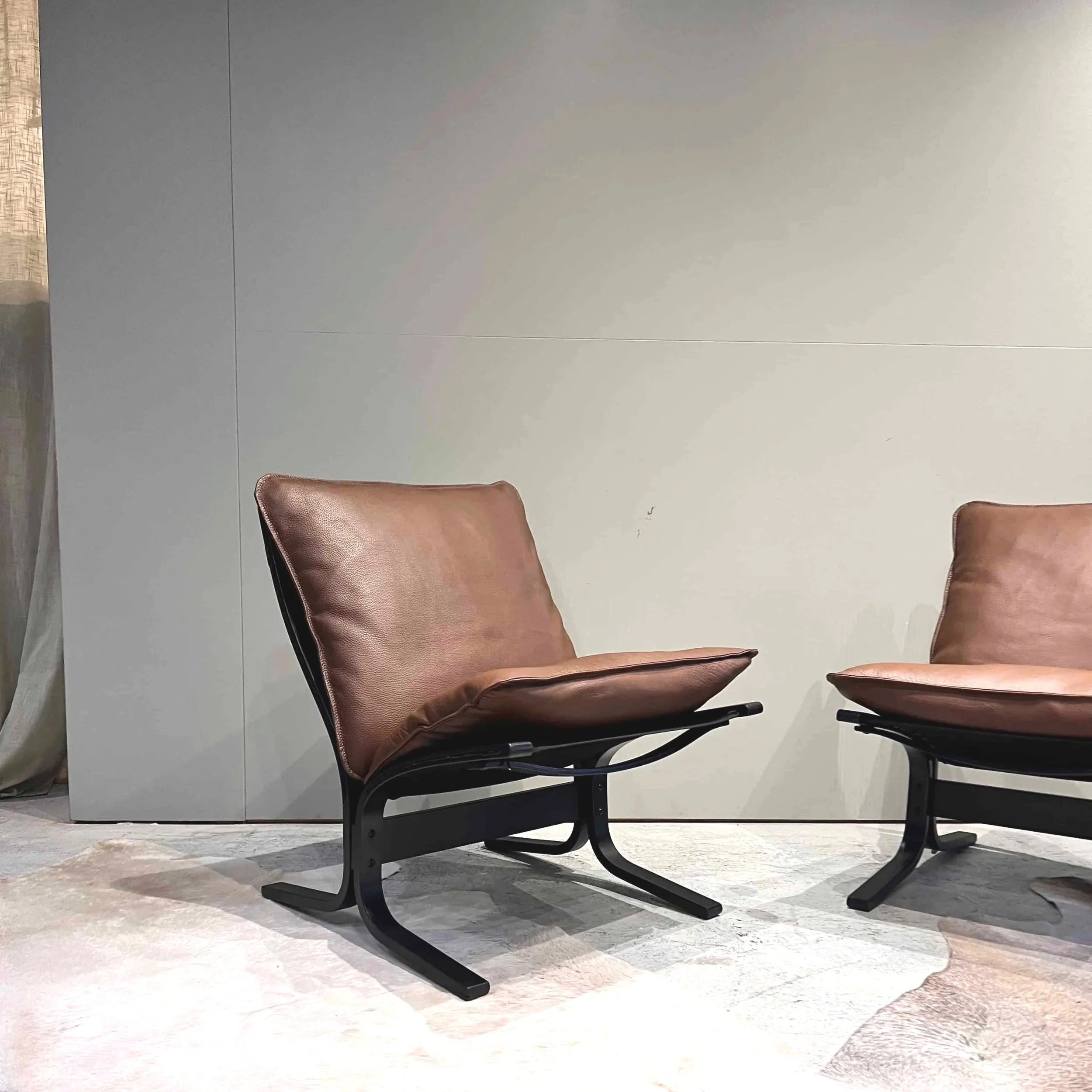 lowback-siesta-chair-brown-leather_1.jpg