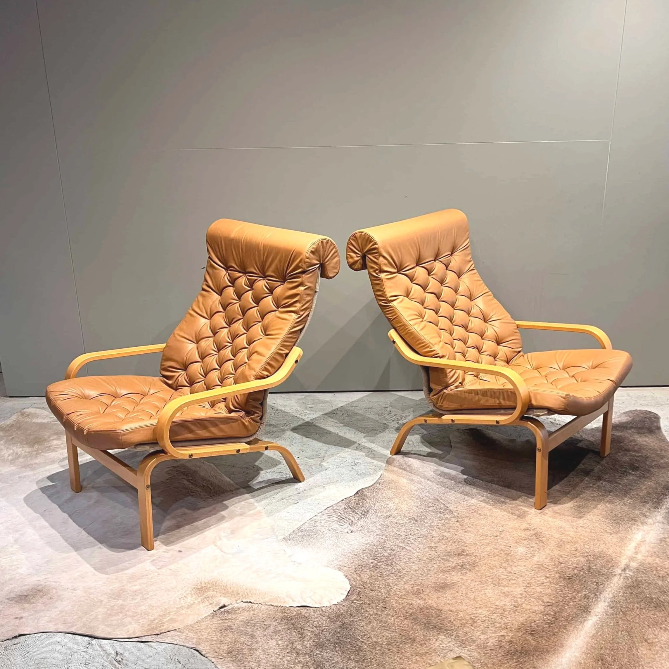 pair-scandinavian-lounge-chairs-tan-leather_1.jpg