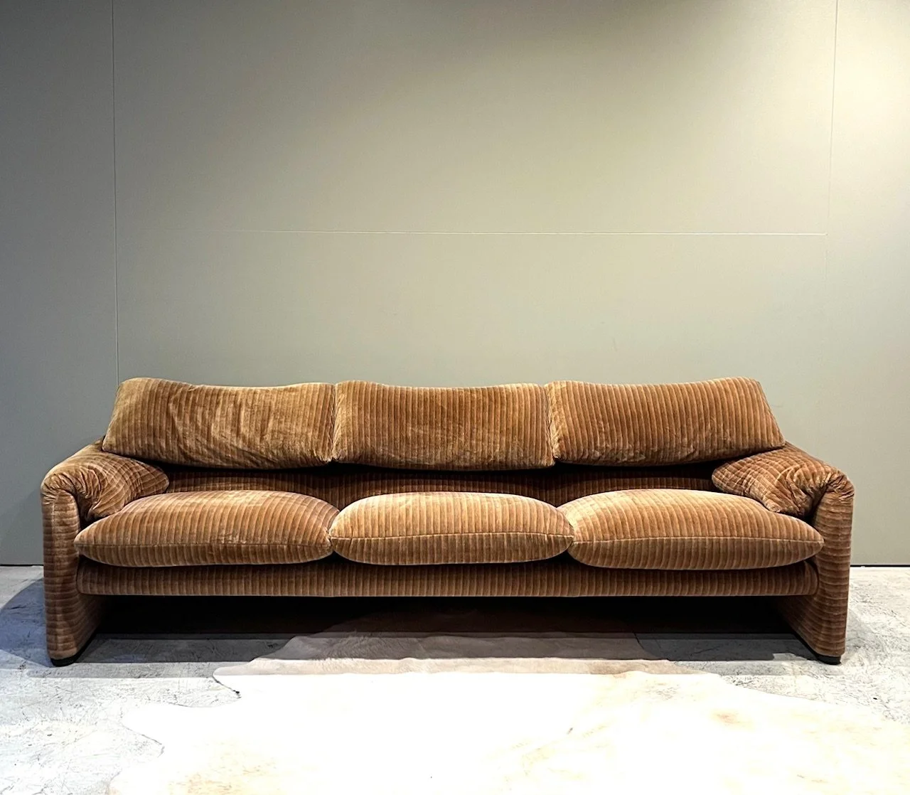 2nd hand maralunga sofa for sale australia.jpeg