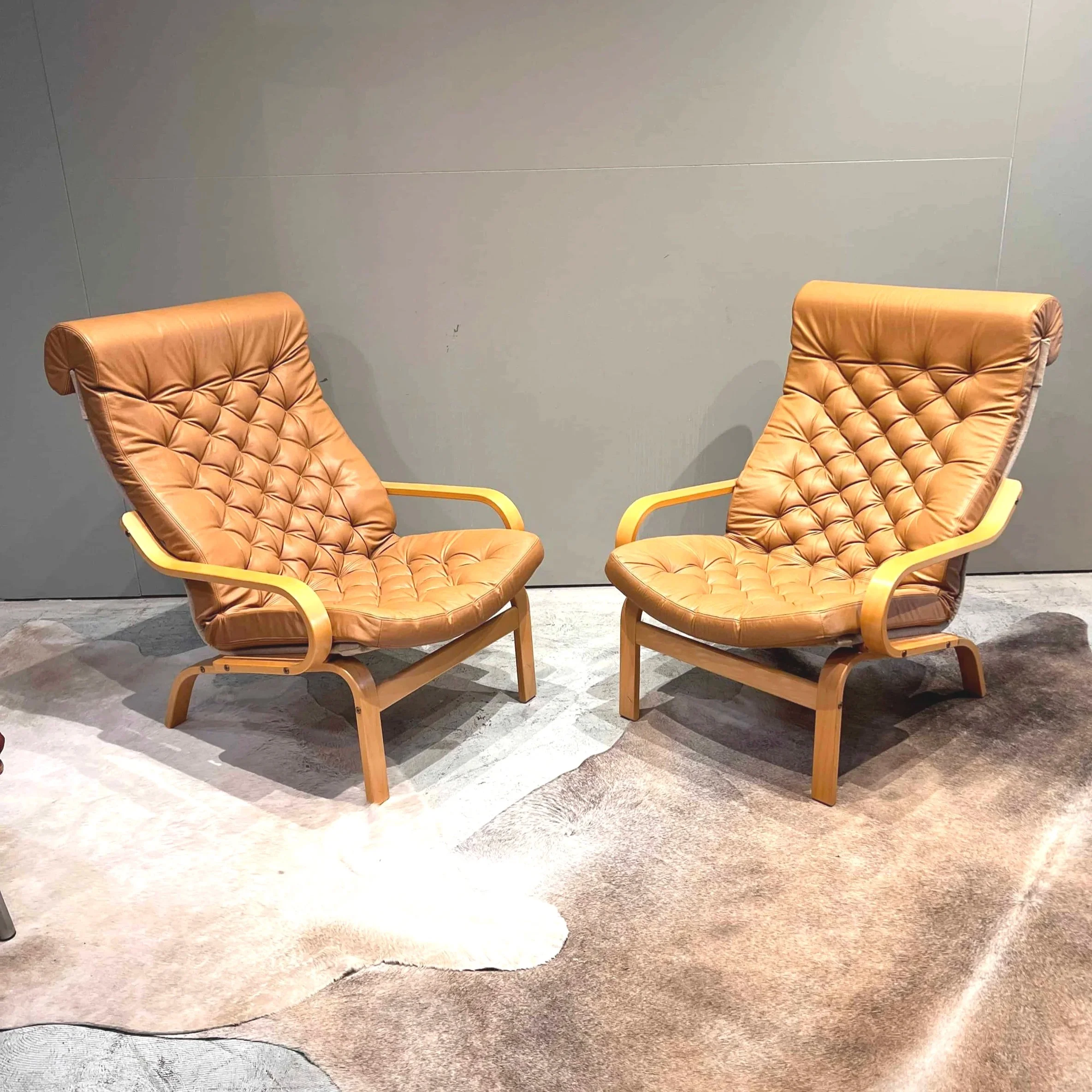 pair-nielaus-jeki-tan-leather-lounge-chairs_1.jpg
