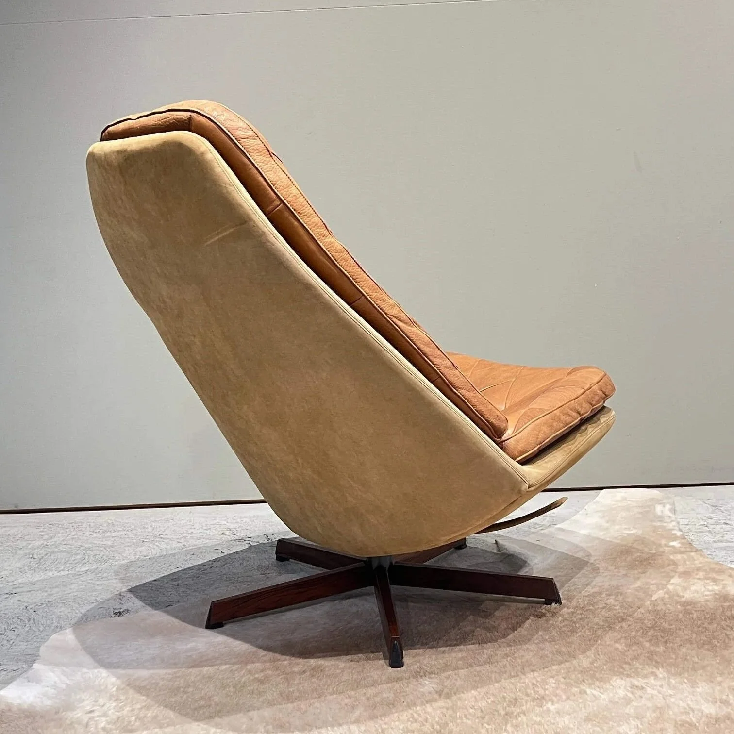 mid+century+danish+leather+swivel+chair.jpg