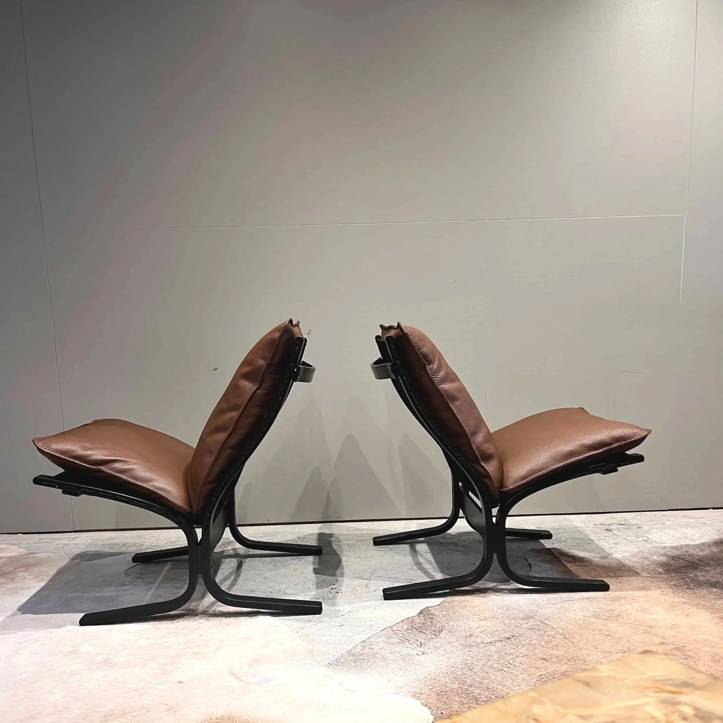 pair-armless-scandinavian-lounge-chairs_1.jpg