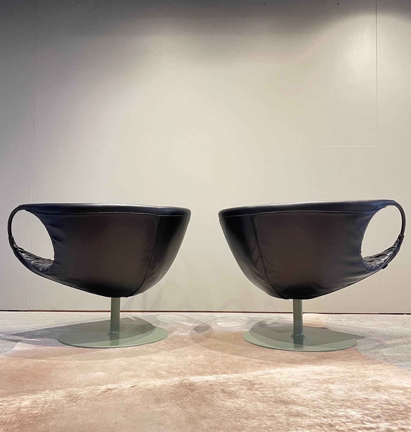leather italian lounge chairs.jpg