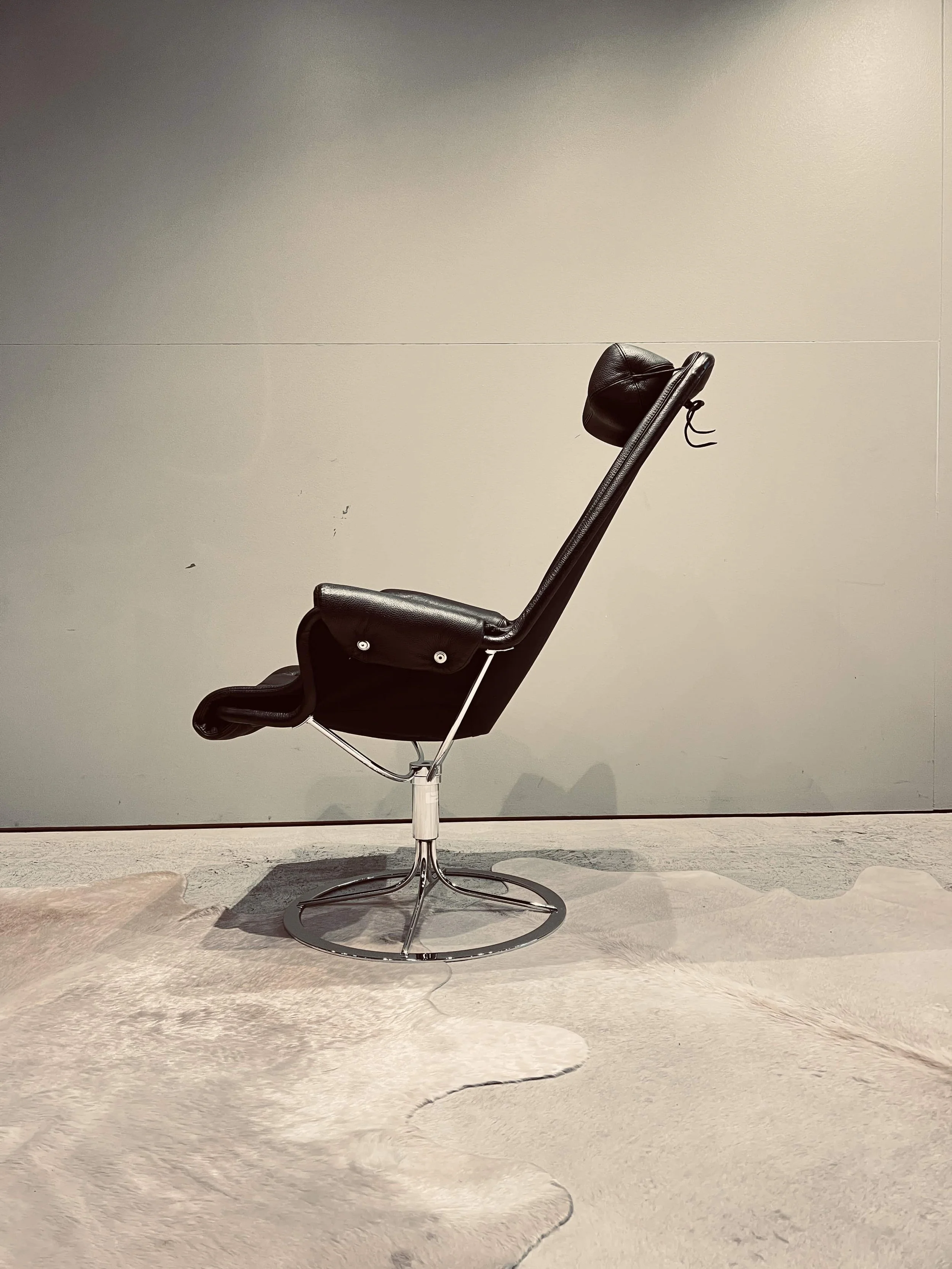 mid-century-modern-black-leather-chair-for-sale-australia-12.jpg