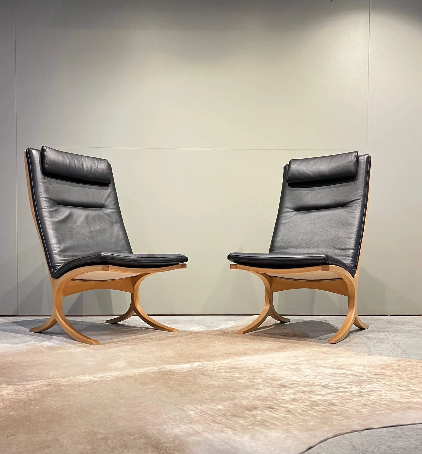 black leather siesta chairs for sale.jpeg