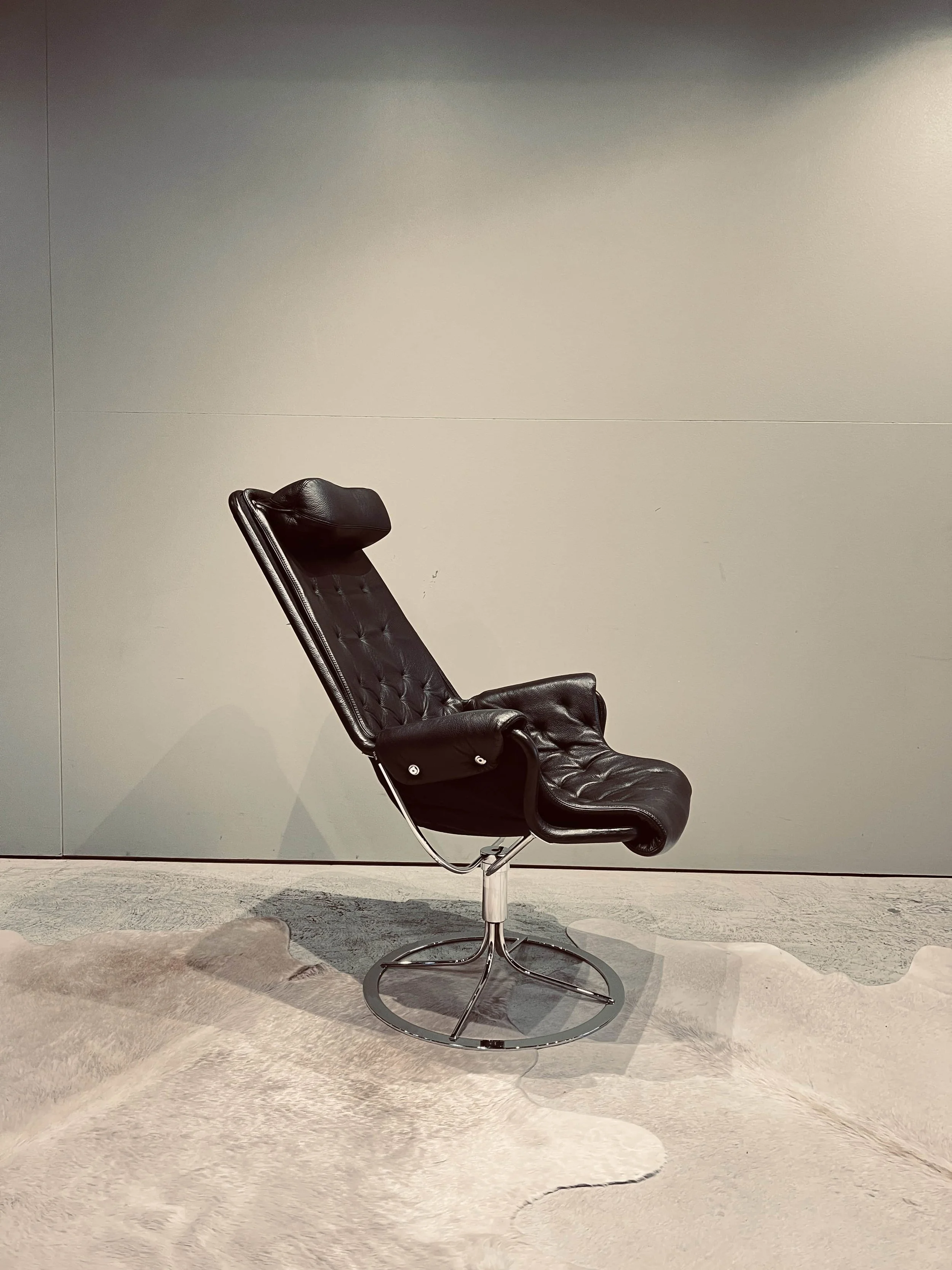 vintage-scandinavian-black-leather-lounge-chair-australia-08.jpg