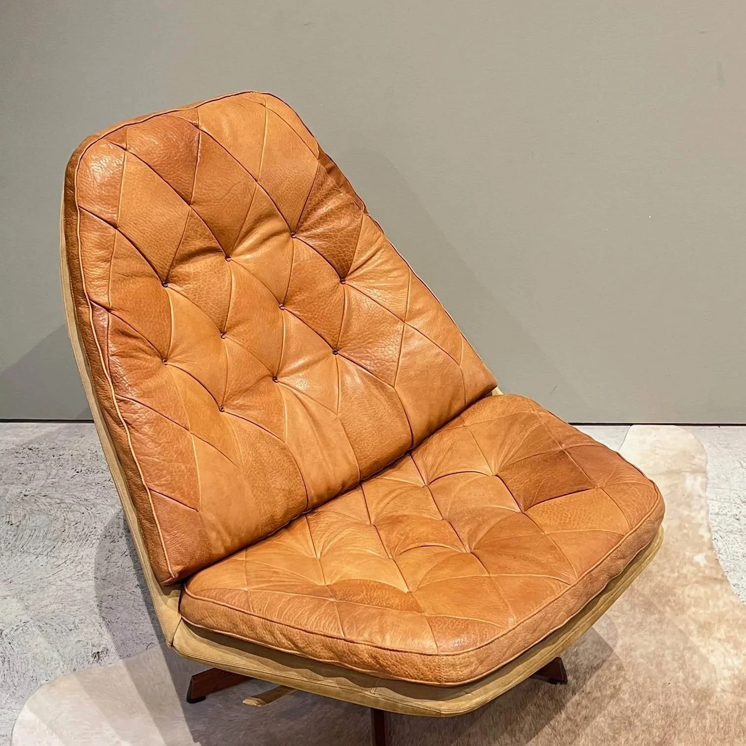 danish+leather+vintage+swivel+chair.jpg