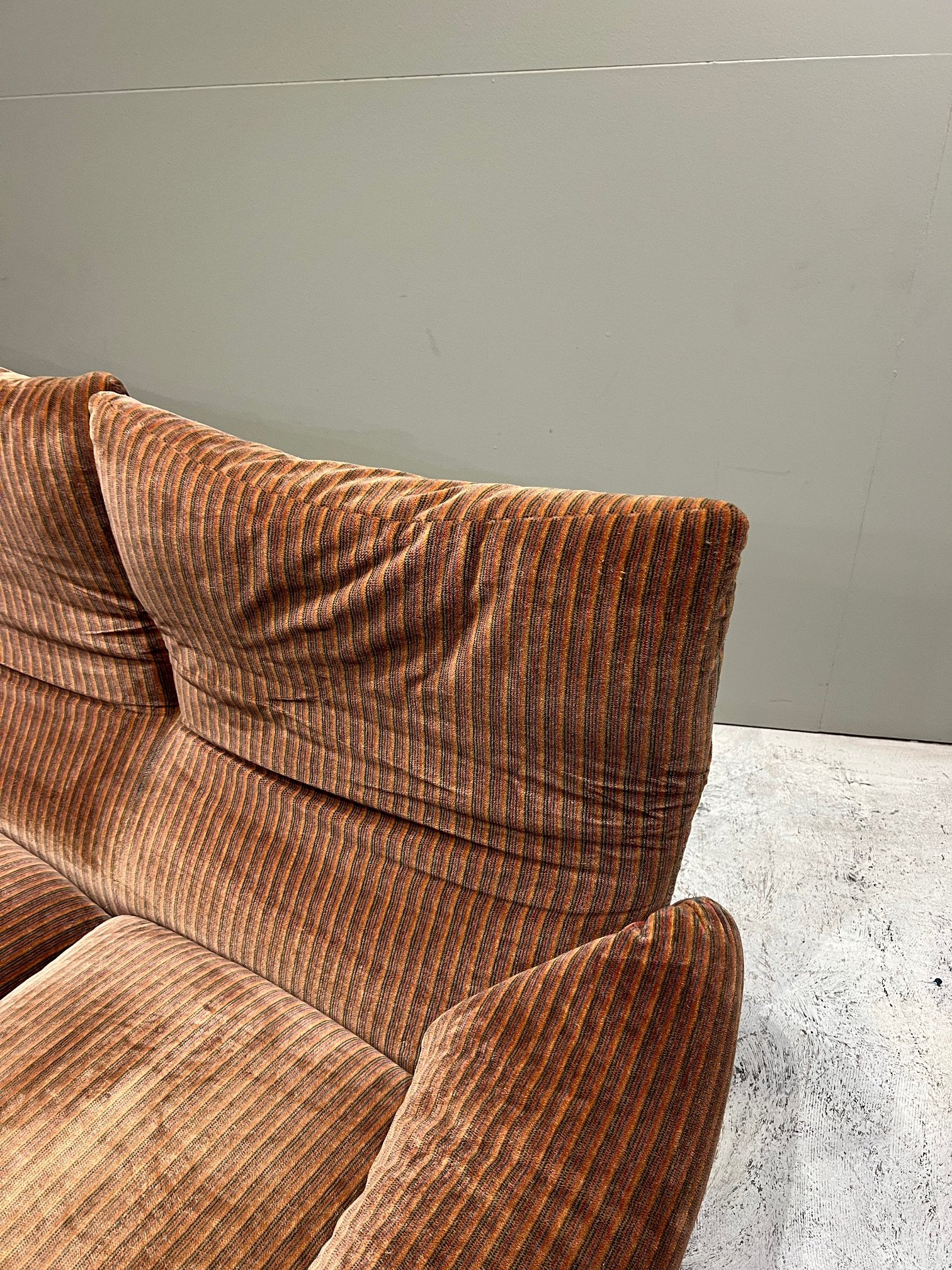 maralunga sofa australia 2nd hand.jpeg