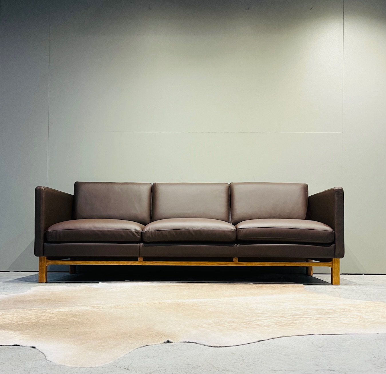 danish leather sofa melbourne.jpg