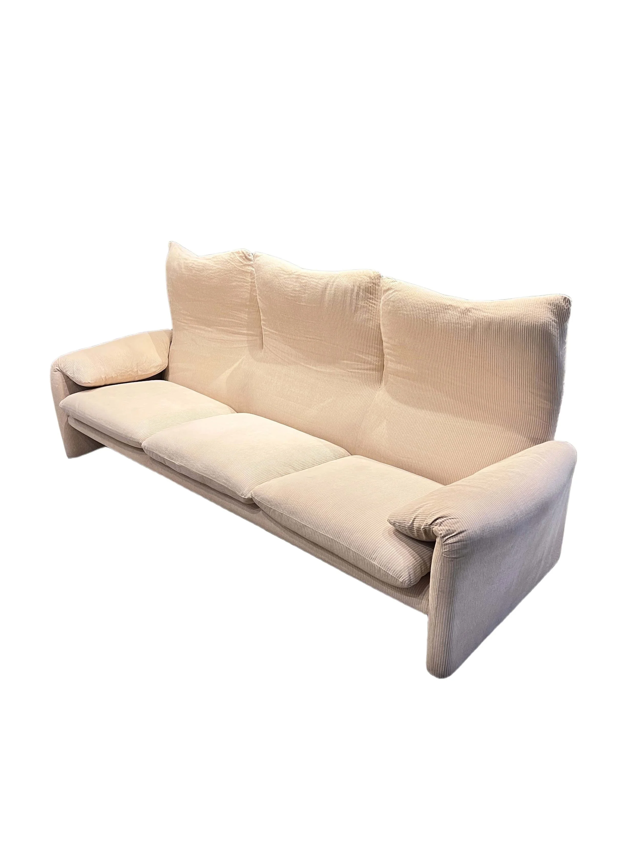 maralunga-sofa-headrests-raised_2_1.jpg