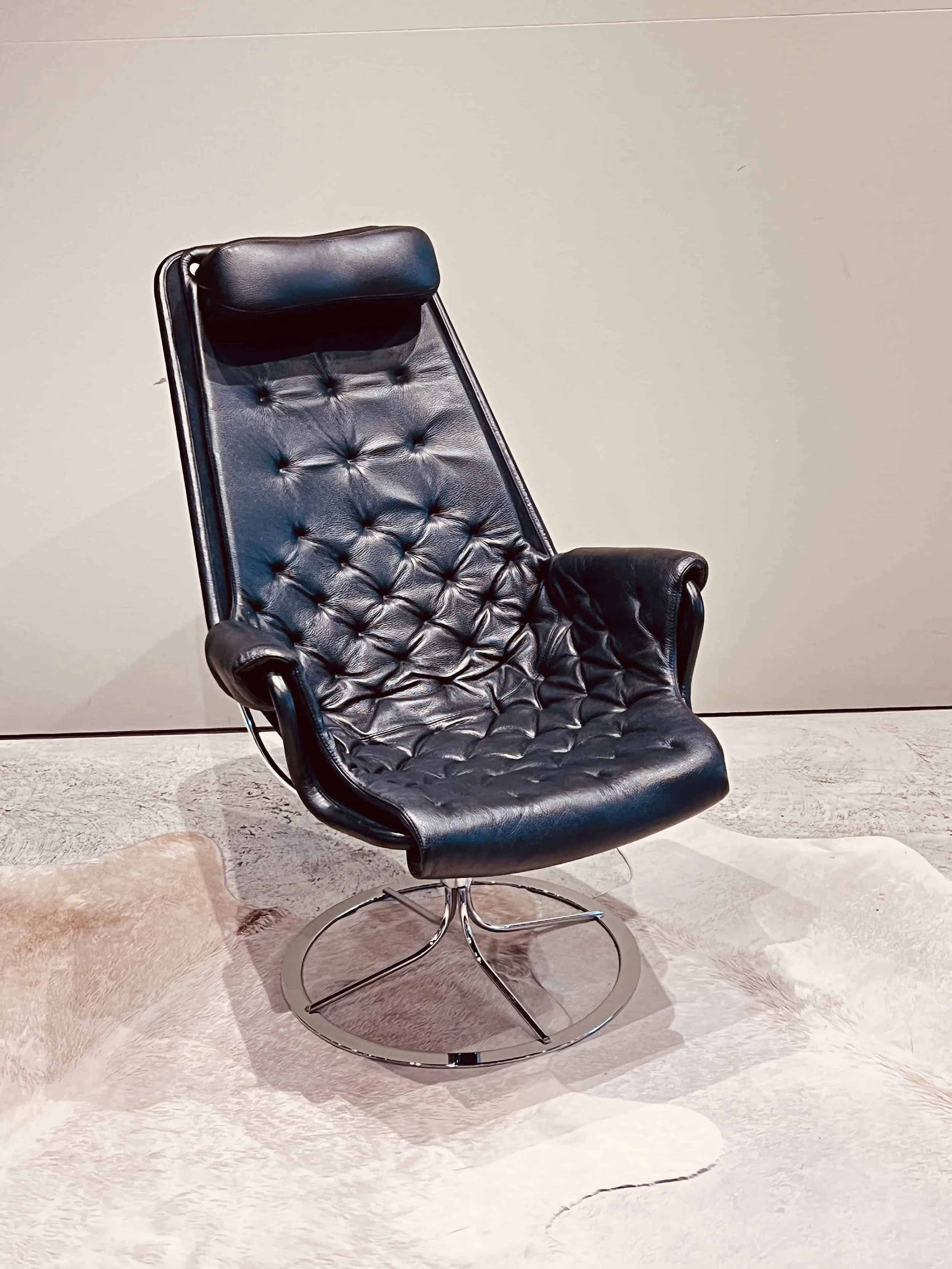 scandinavian-mid-century-black-leather-lounge-chair-melbourne-01.jpg