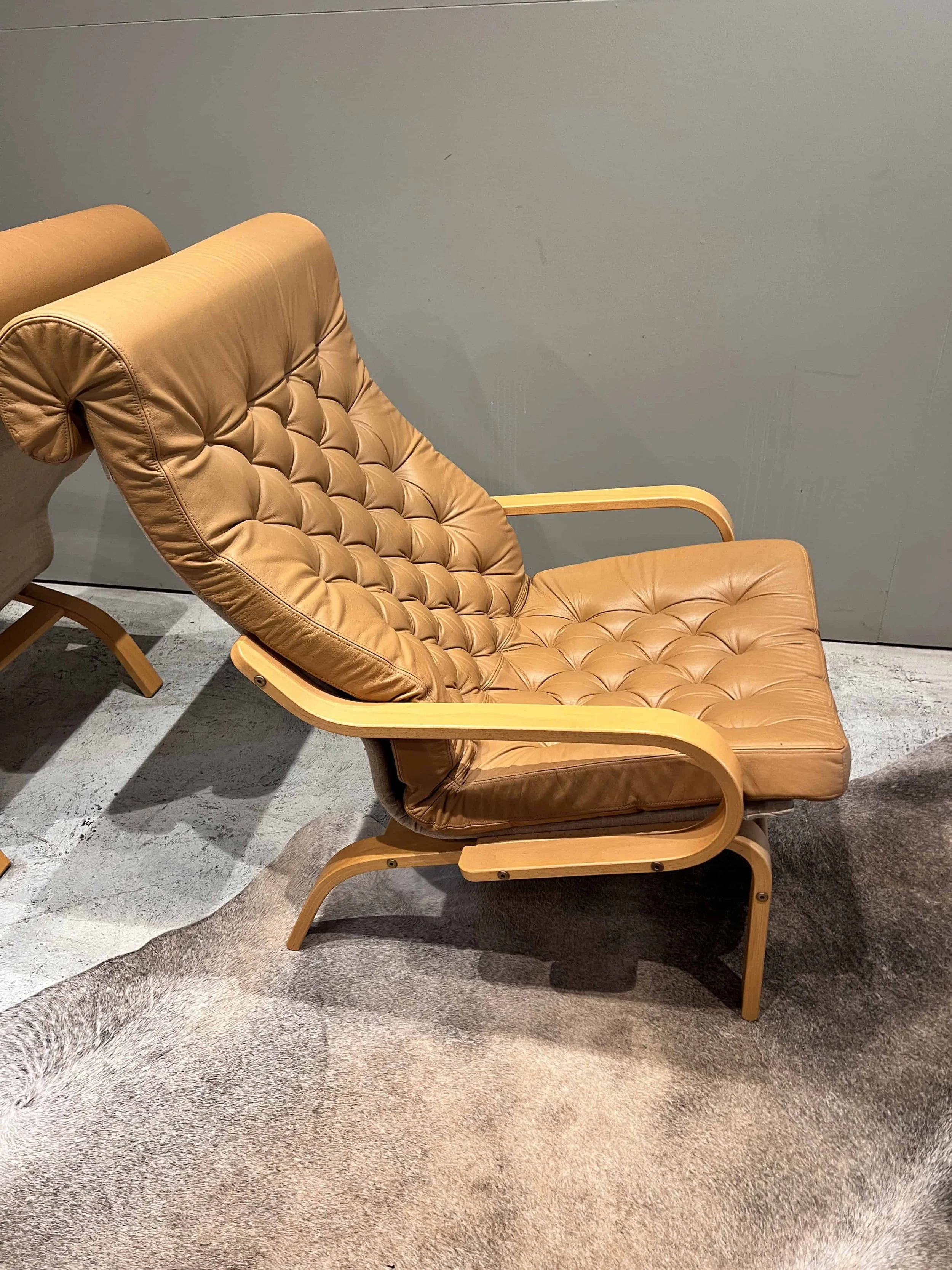 tufted-tan-leather-seat-and-back-detail_1.jpg