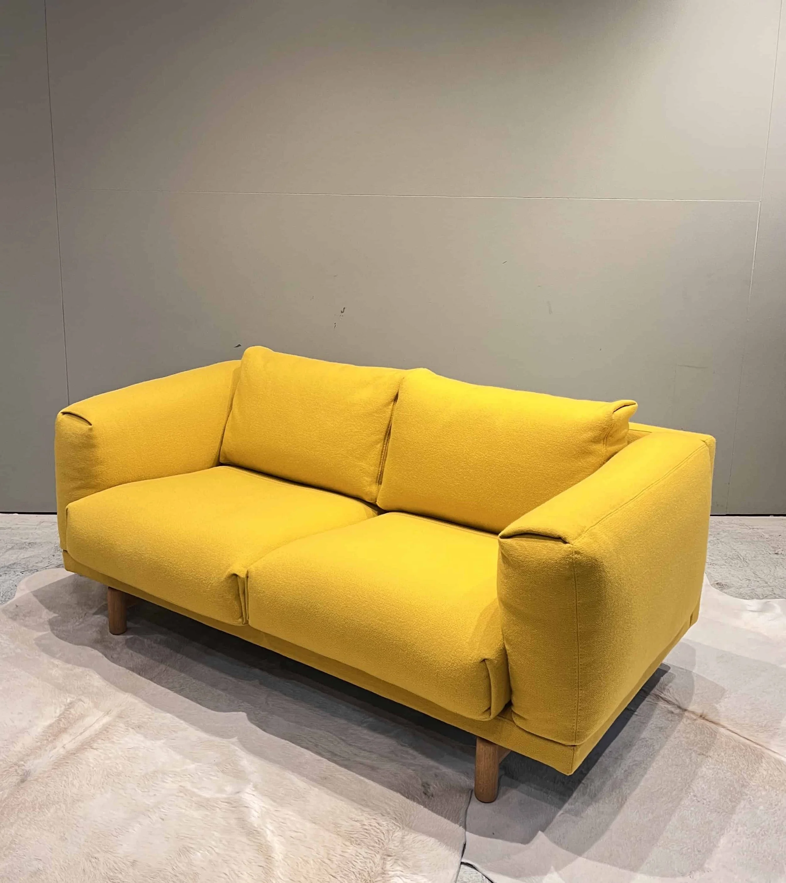muuto-rest-sofa-yellow-fabric-oak-legs-06.jpg