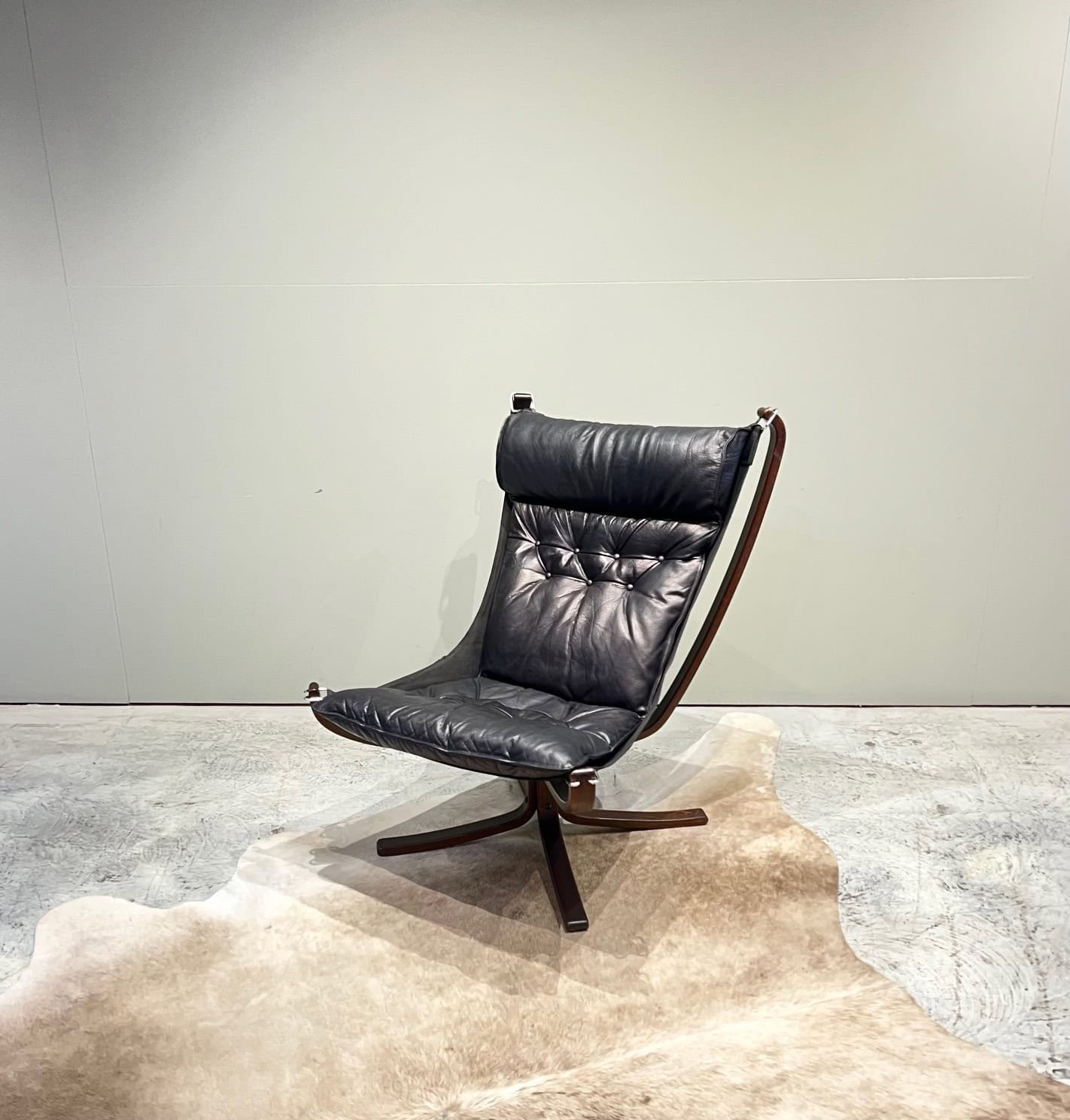 falcon chairs sigurd ressell.jpg