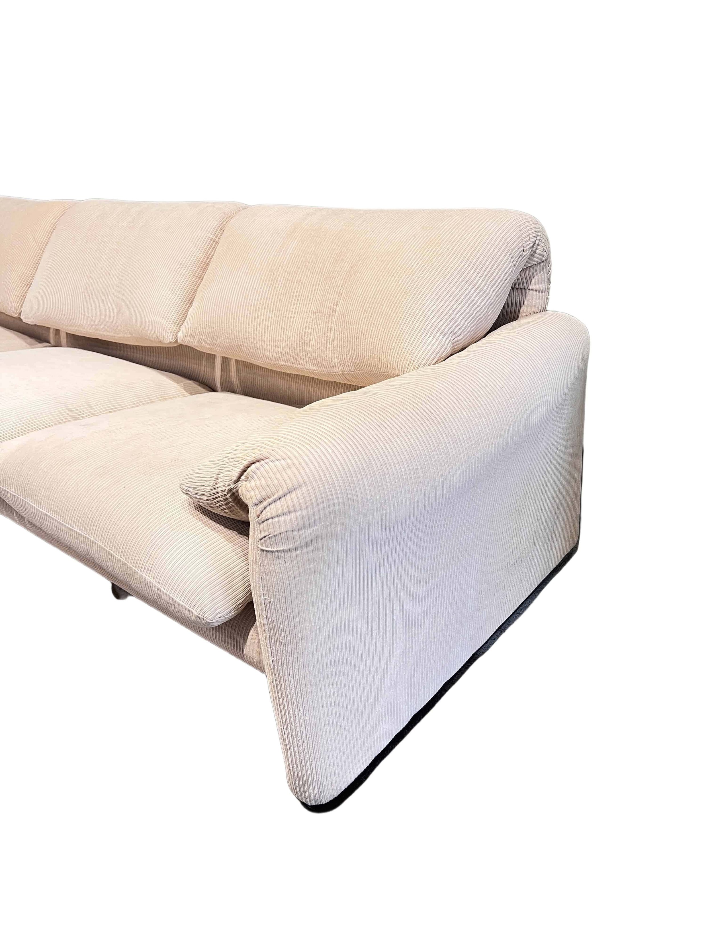 maralunga-sofa-arm-profile-cream_1_1.jpg