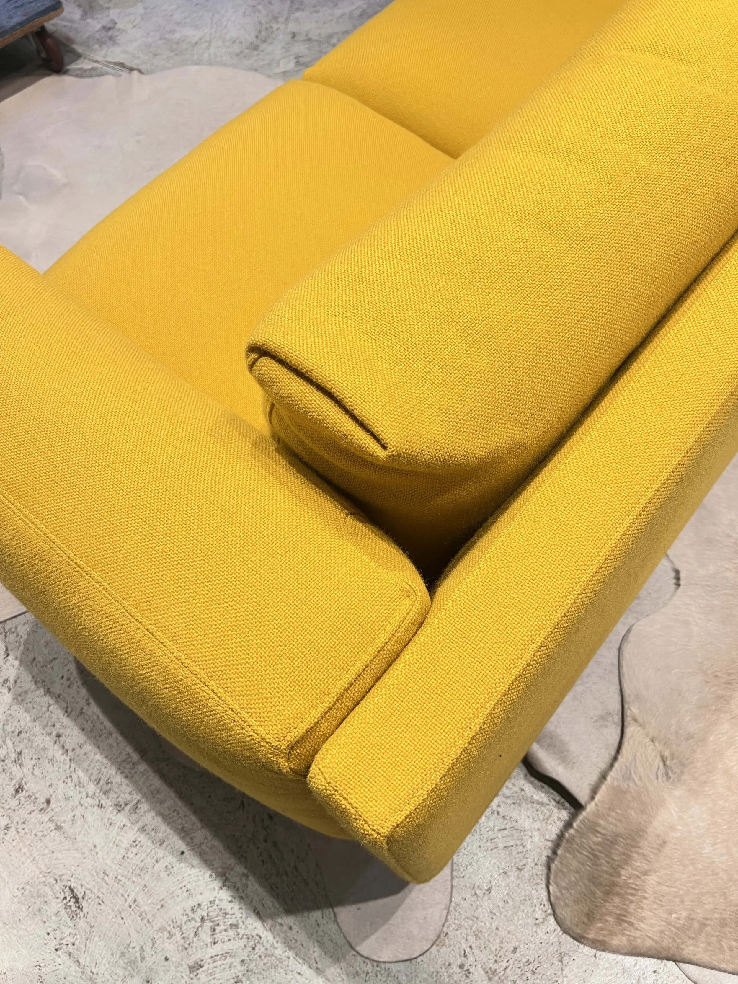 muuto-rest-sofa-yellow-bouclé-upholstery-detail-11.jpg