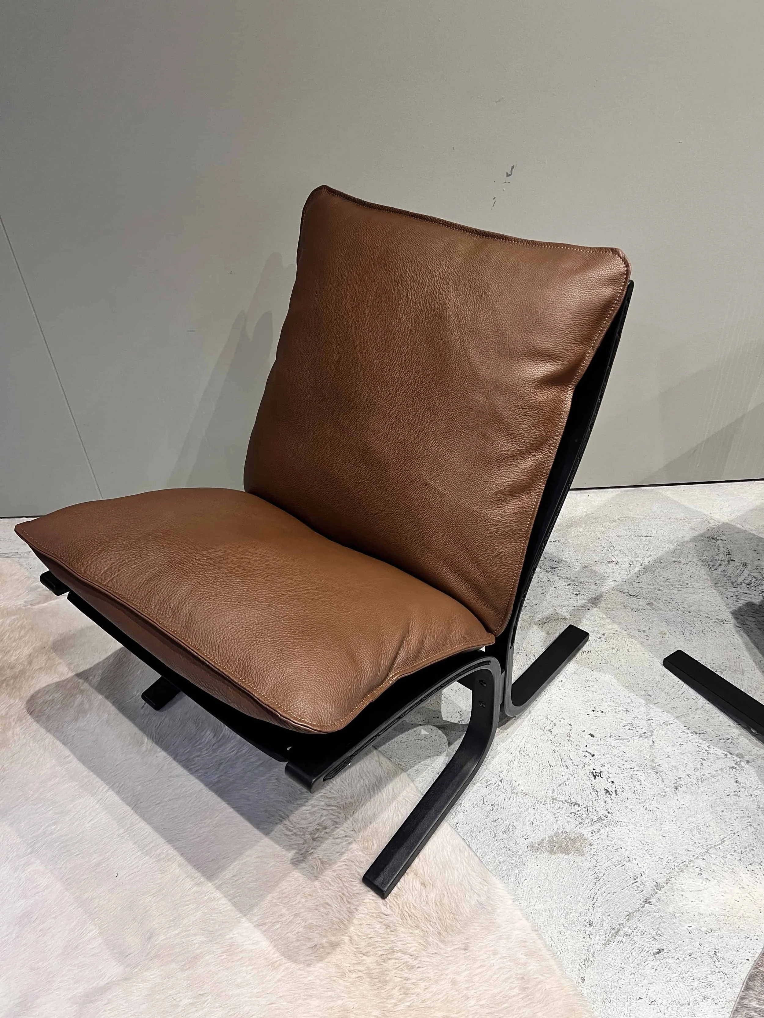 armless-siesta-chair-brown-leather-cushions_1.jpg