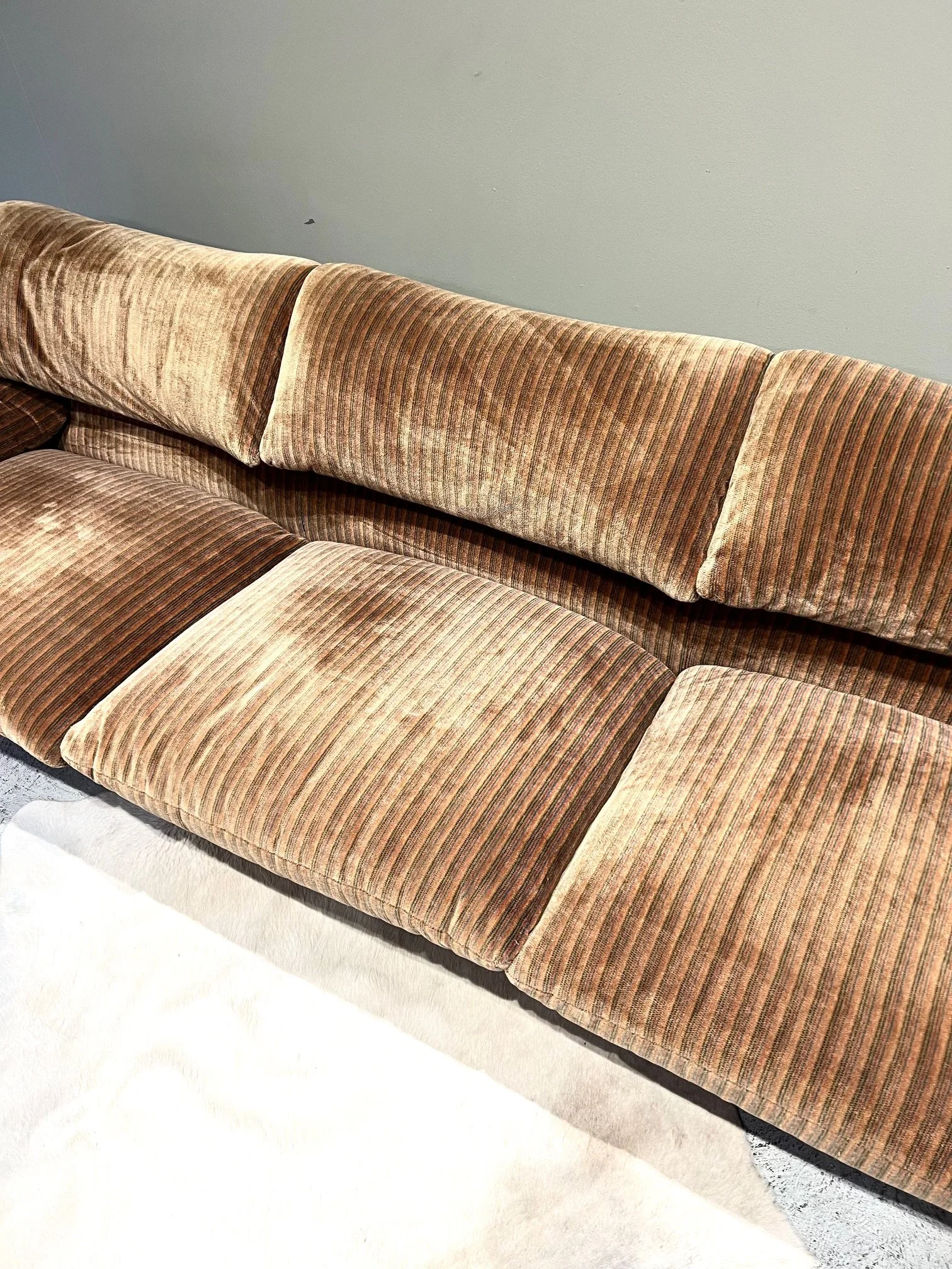 3 seat couch italian 2nd hand.jpeg