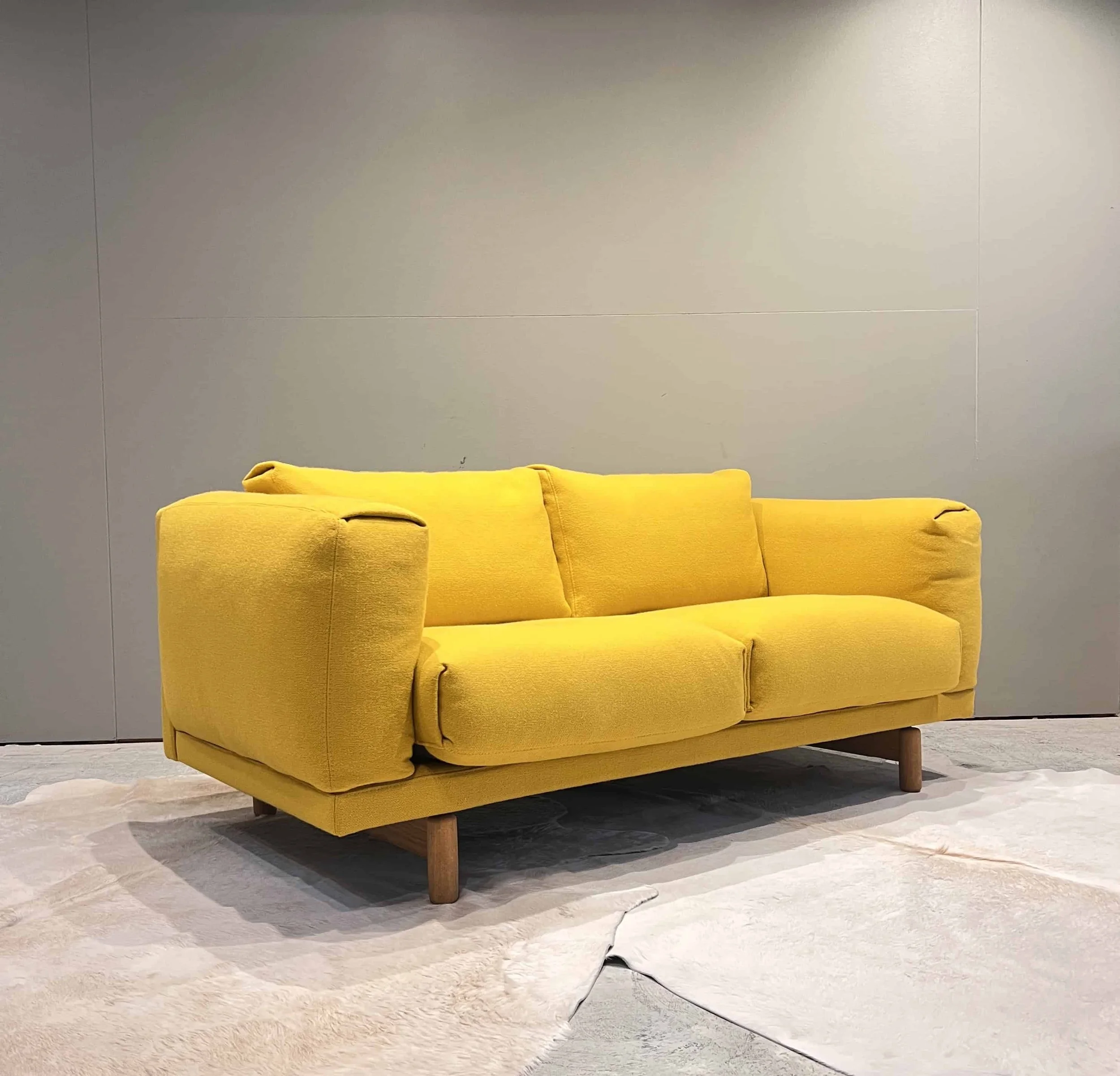 muuto-rest-sofa-mustard-three-quarter-view-09.jpg