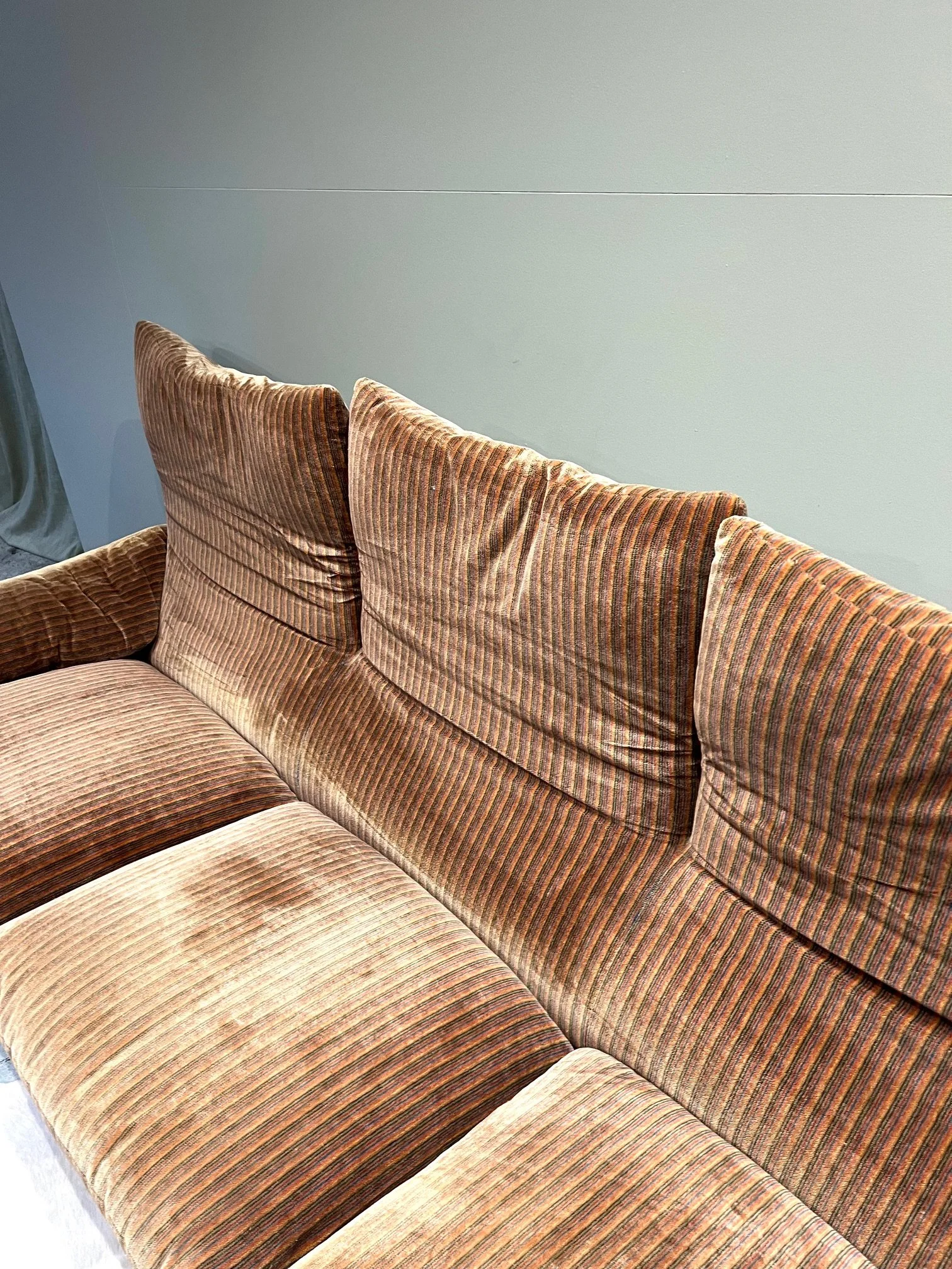 fabric sofa maralunge australia.jpeg