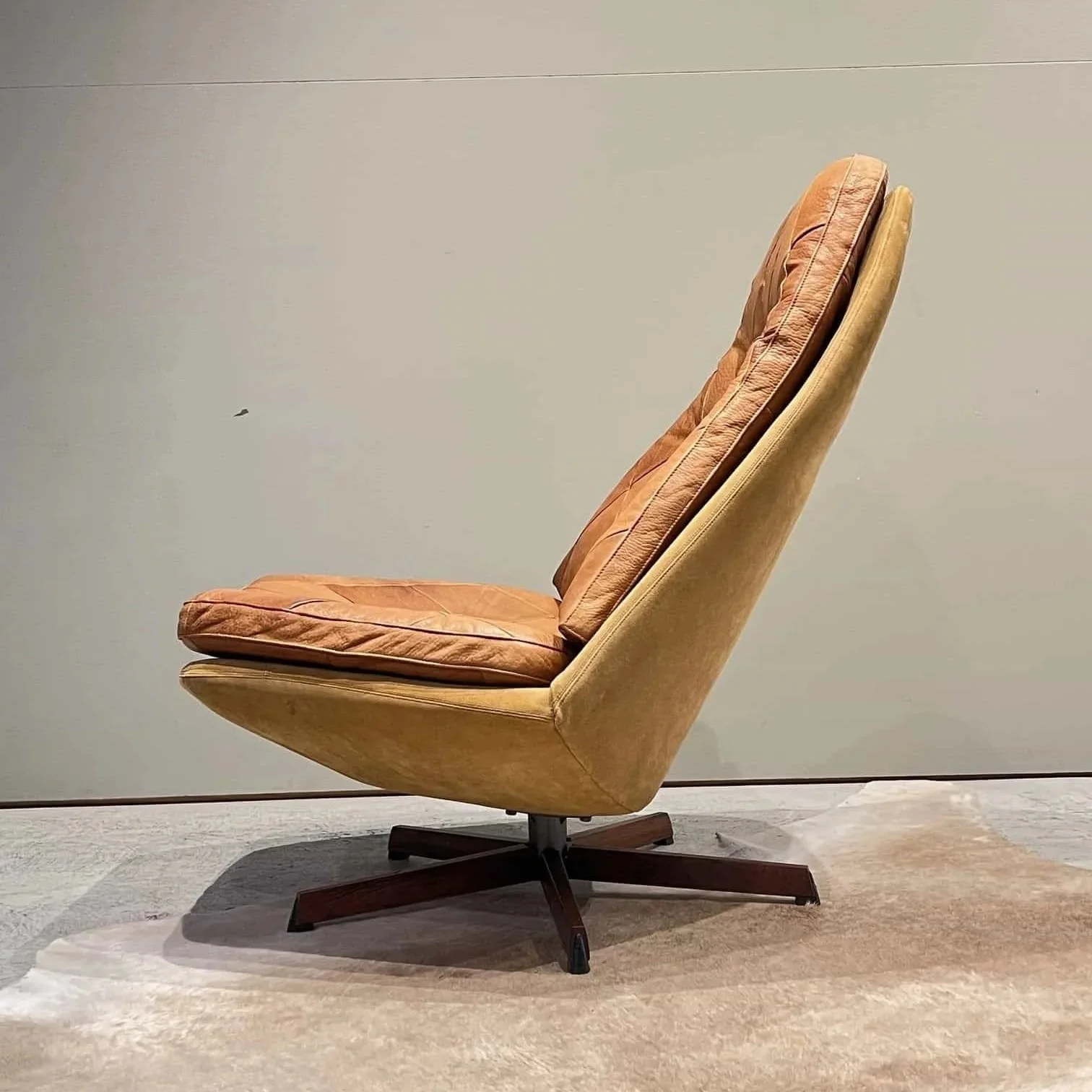 danish+vintage+mid+century+swivel+chair.jpg