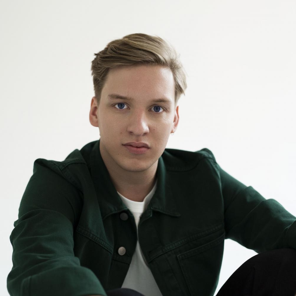 GEORGE EZRA