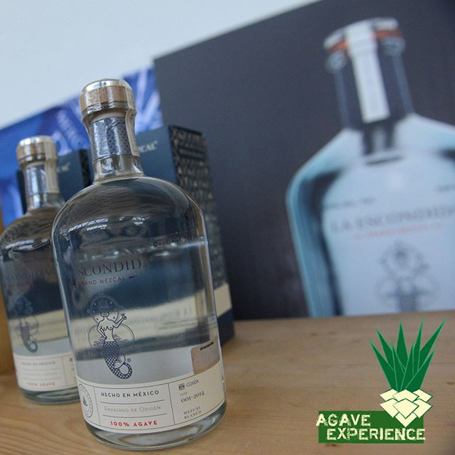 Smoky flavor from the oldest agaves by @laescondidamezcal