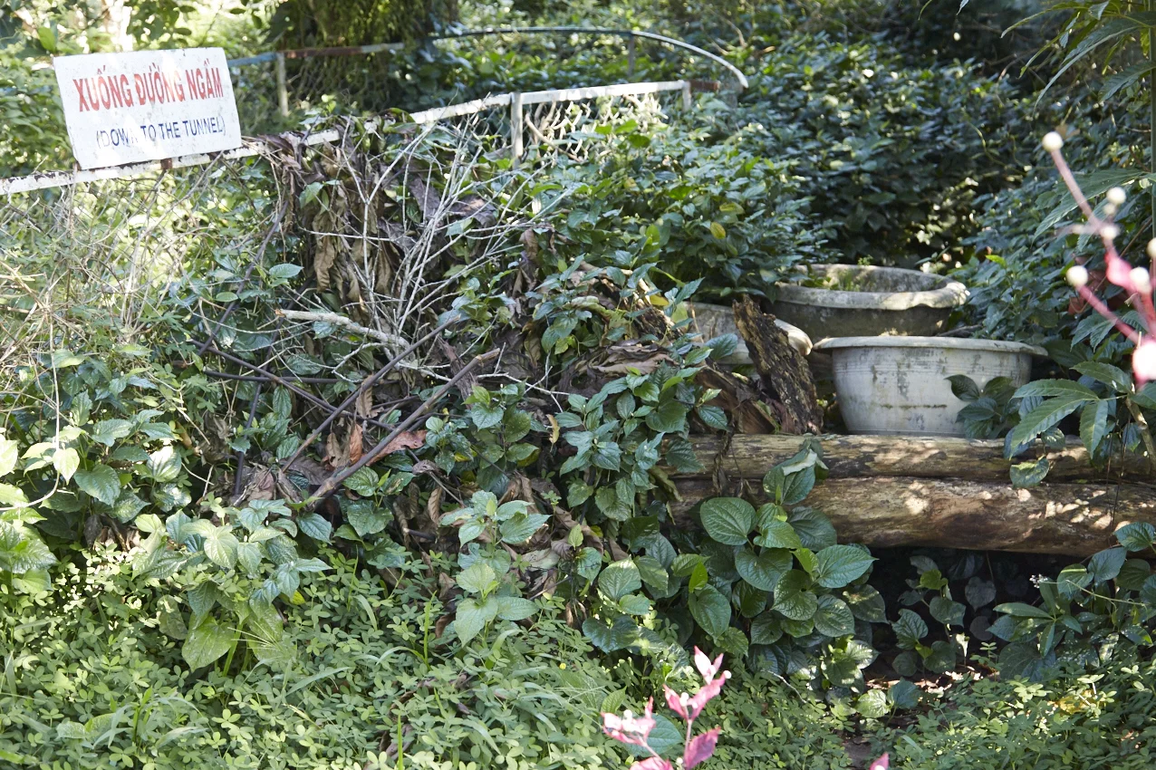 L'ostacolo "Giù nel tunnel" (in basso a destra sotto i tronchi)
