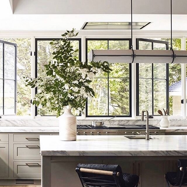 Is it just me or do kitchens seem more important than ever right now?! 😅

On another note: I am loving everything about this design and had to share!
&bull;
&bull;
📸 via @brizofaucet
&bull;
&bull;
&bull;
&bull;
&bull;
#findyourwayhome #winnipegreal