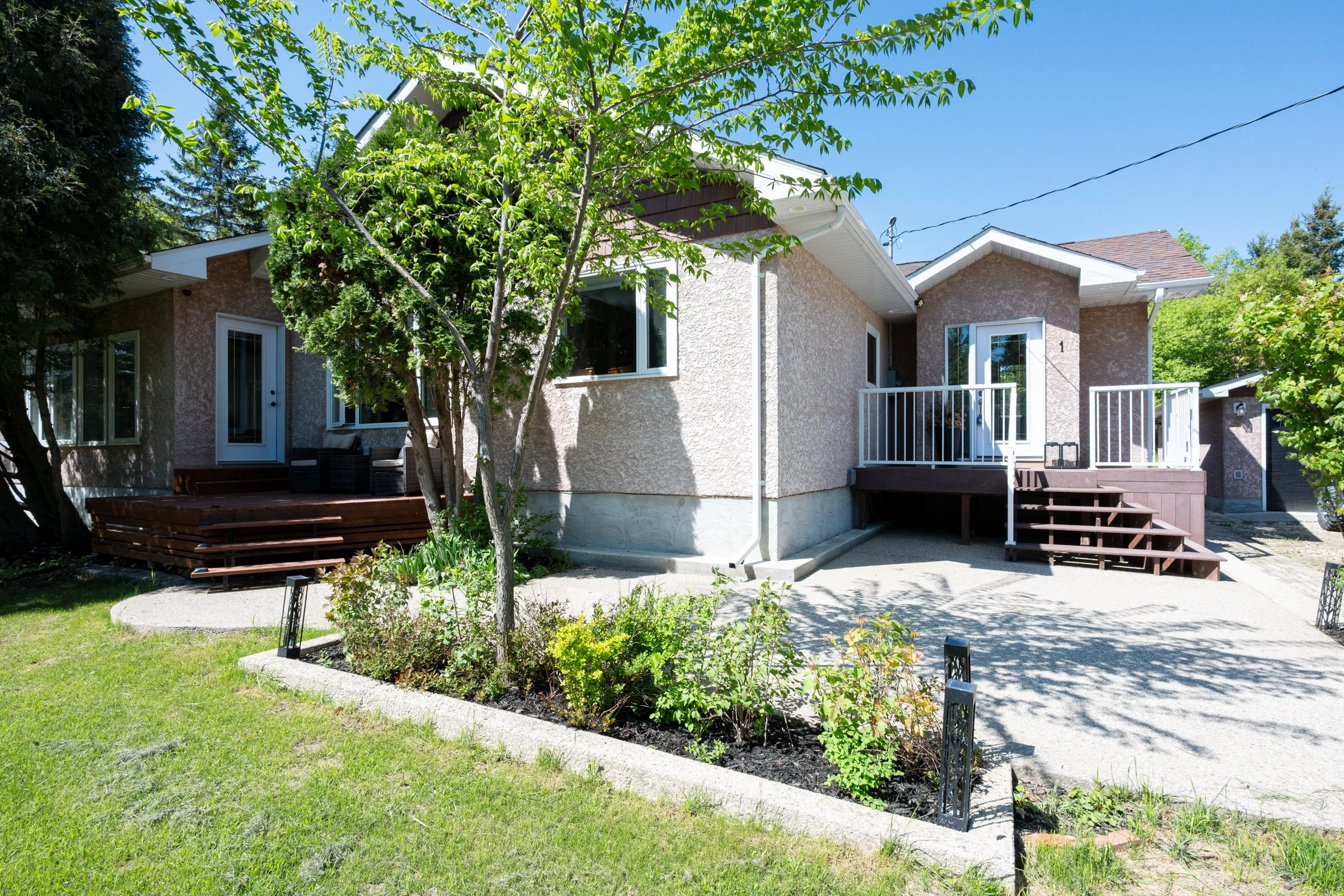 1 LAKEVIEW CRESCENT