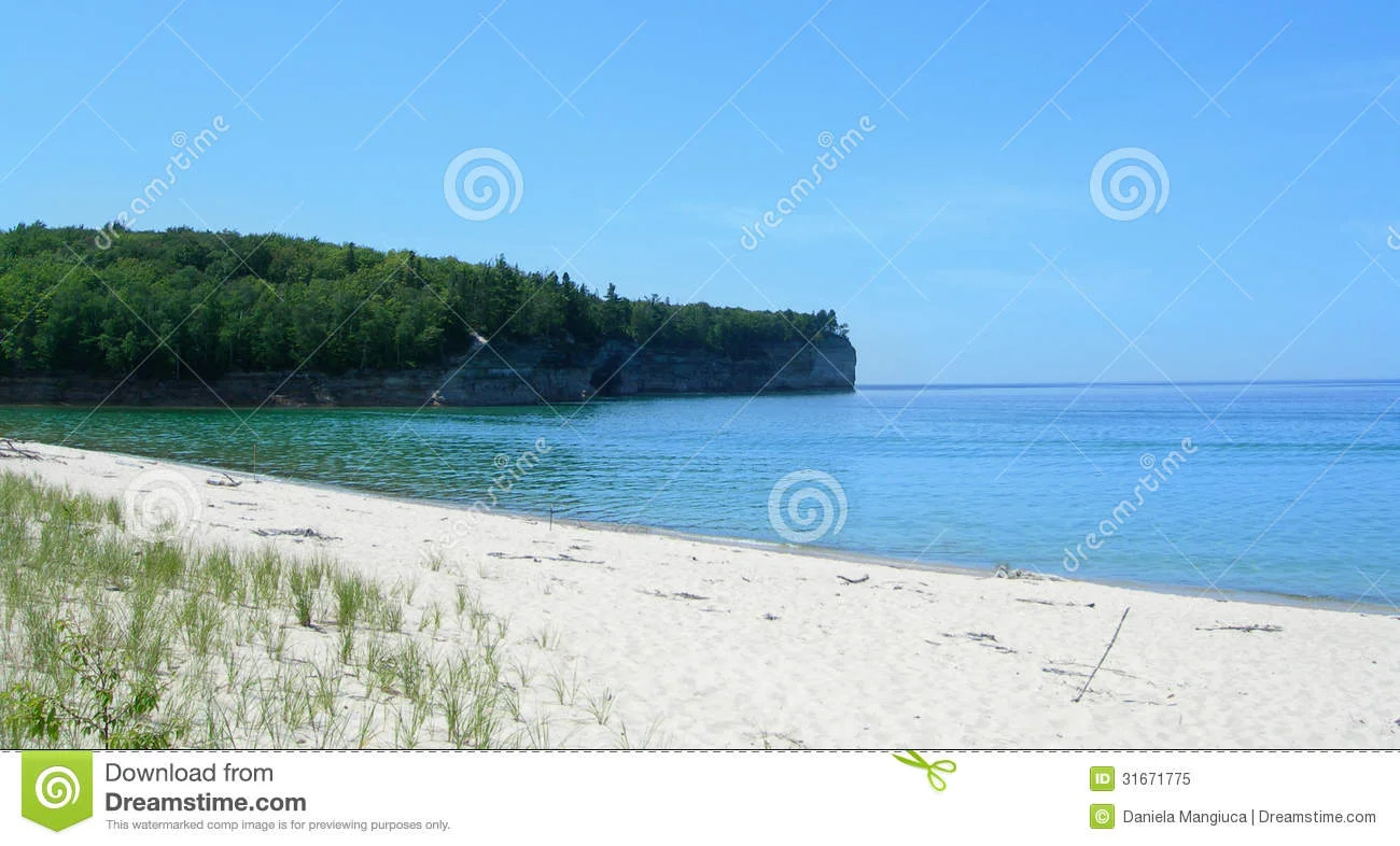 scenic-michigan-great-lakes-lake-superior-upper-peninsula-usa-31671775.jpg