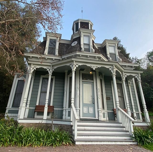 #homesofla #americanvictorian #americanarchitecture #losangeleshomes #cityofangels #la #usa