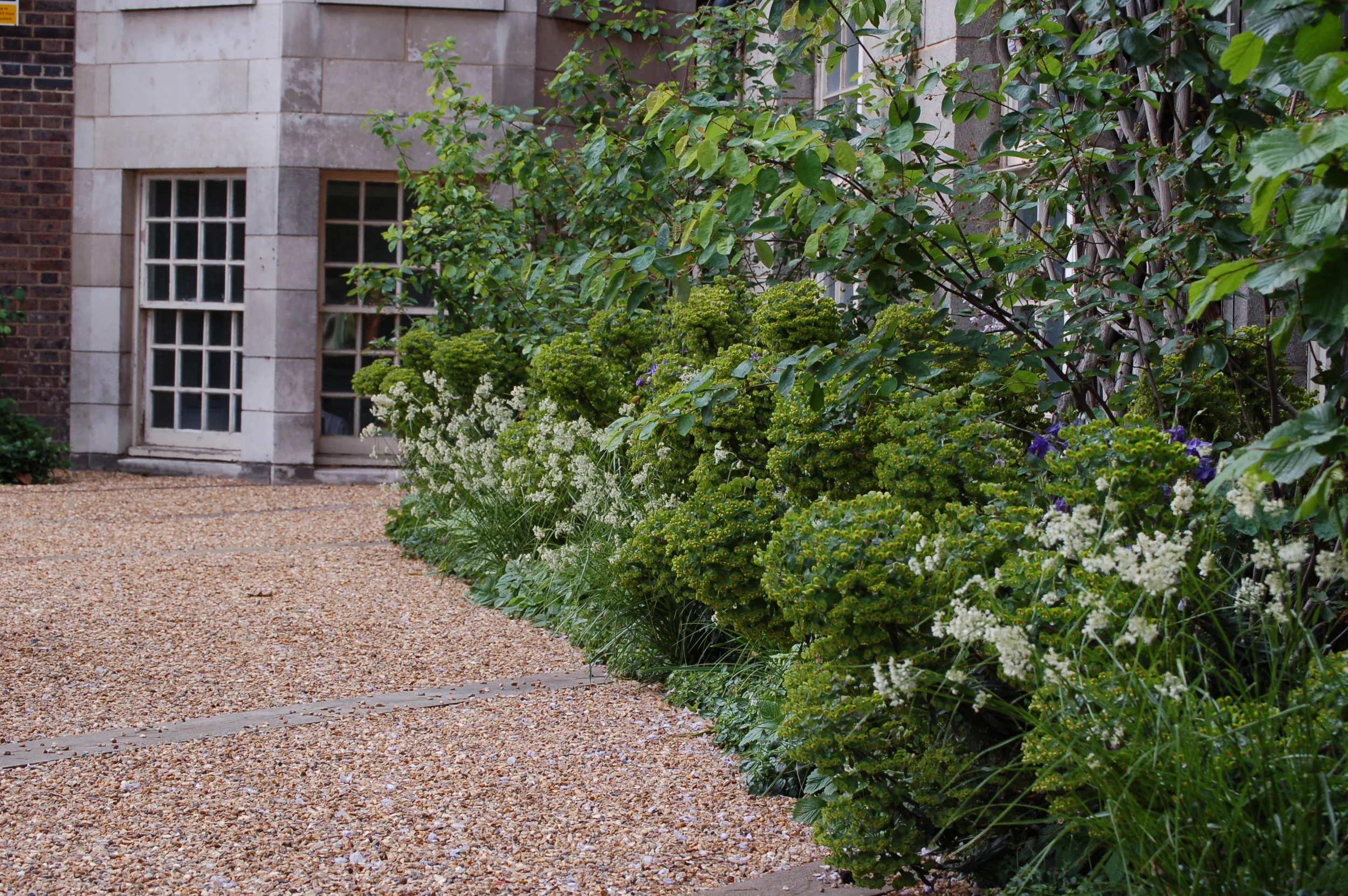Chelsea College of Art Triangle Garden at 08 05 09 139.jpg