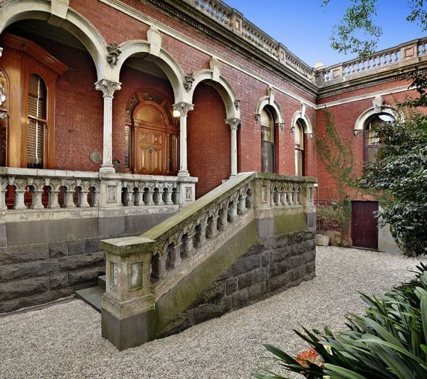 gravel terrace stone steps 21 isabella grove hawthorn.jpg