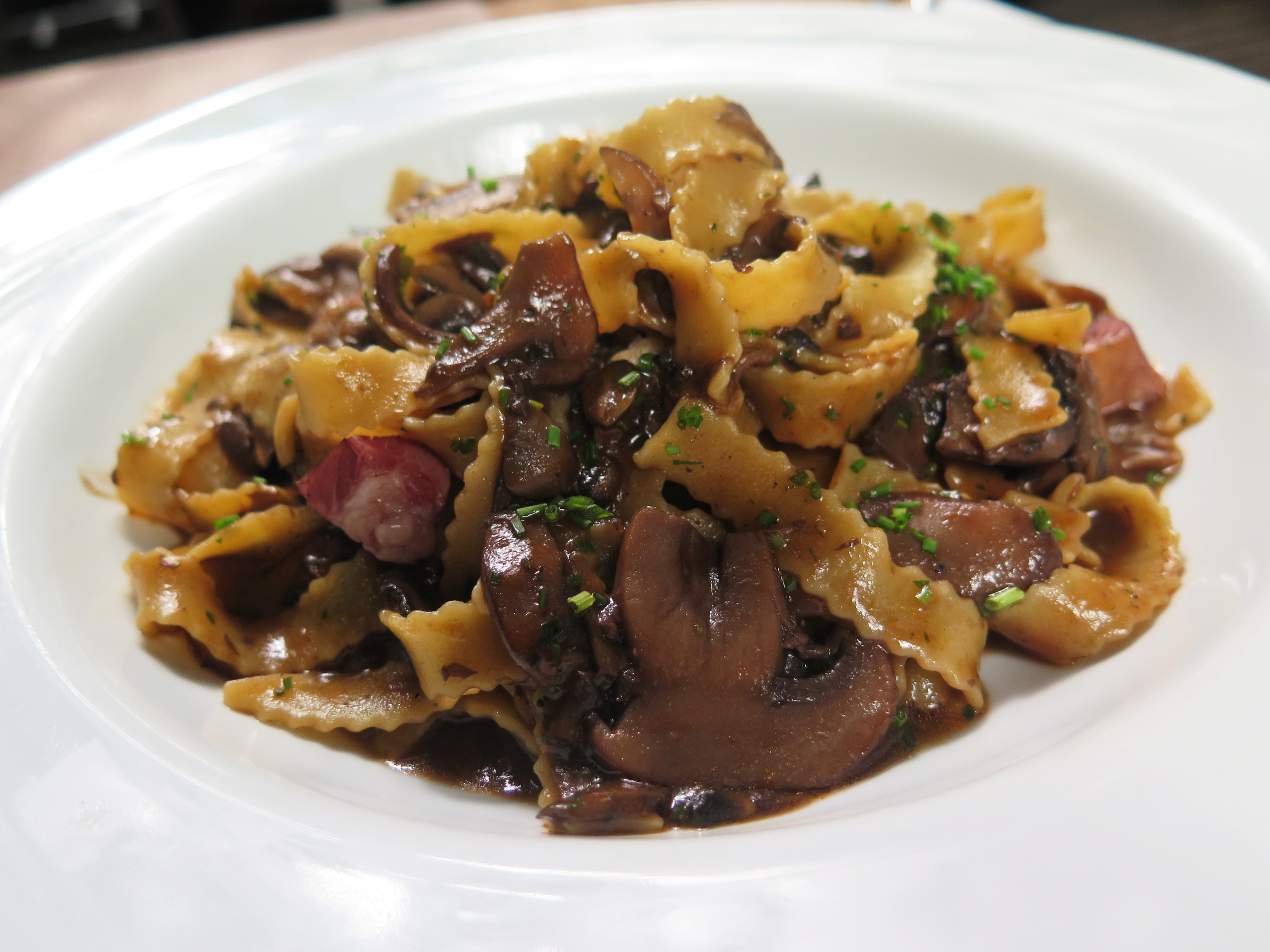  Tagliatelle com cogumelos bourguignon