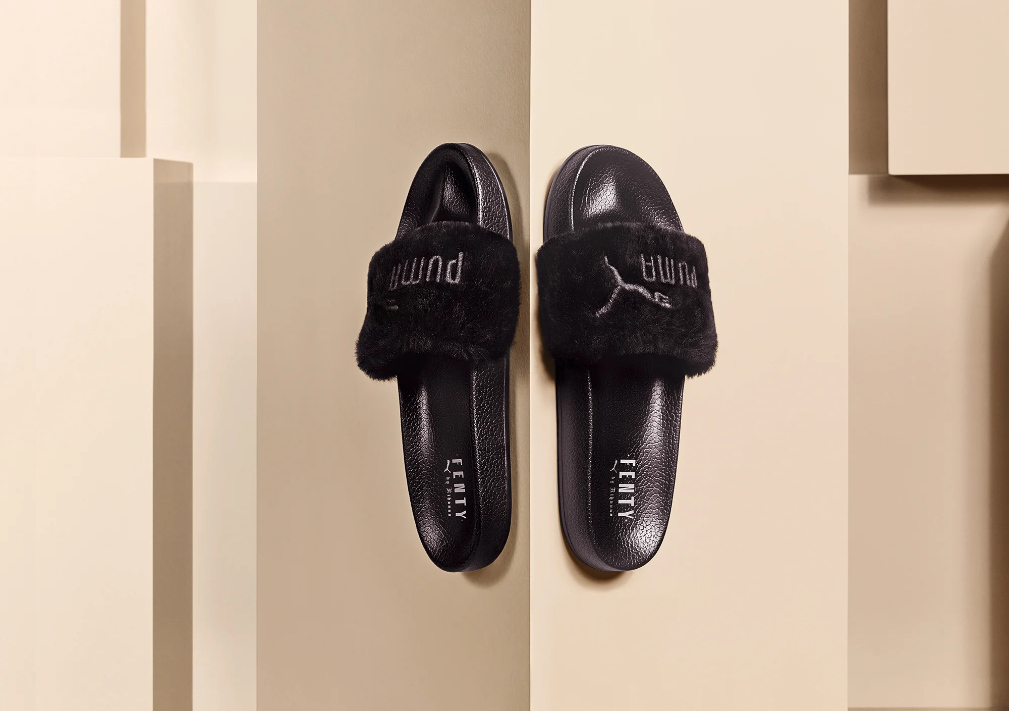 16SS_SP_Sportstyle_xRihanna-Fenty-Slide_Product-Black-01-123_Ext-CMYK.jpg